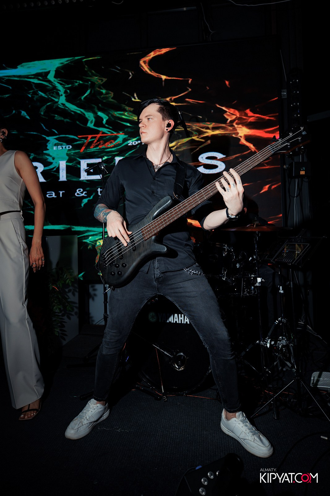 FRIENDS BAR & TERRACE. КИПЯТКОМ АЛМАТЫ!