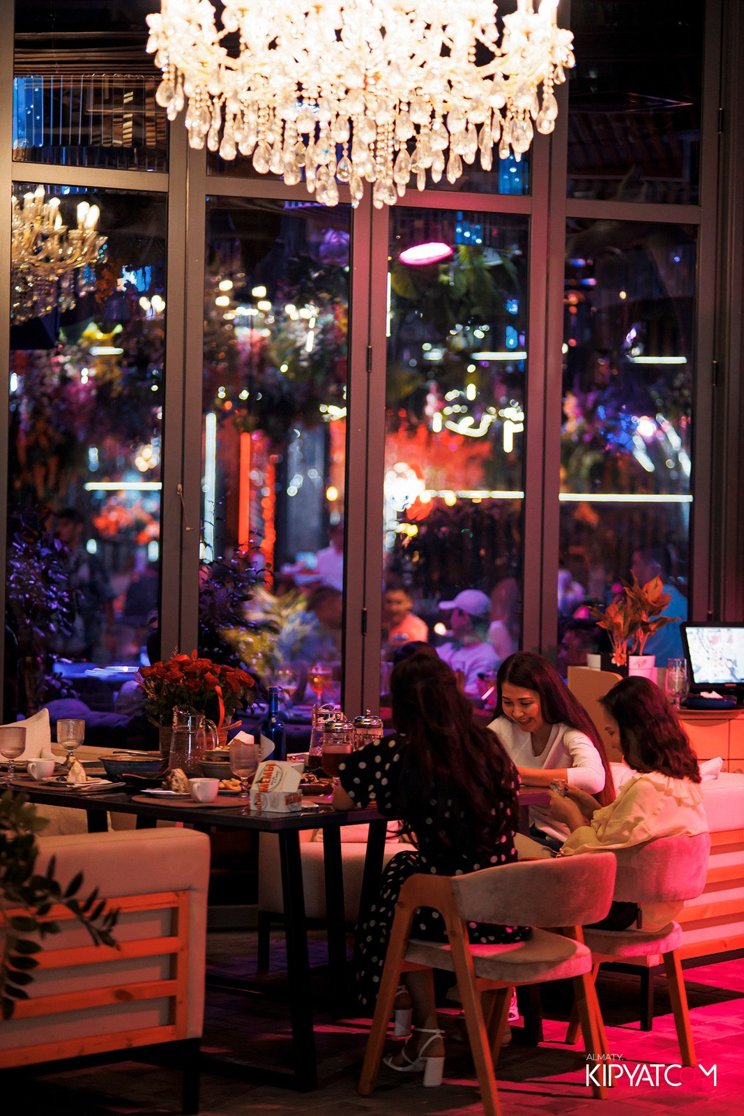 FRIENDS BAR & TERRACE. КИПЯТКОМ АЛМАТЫ!