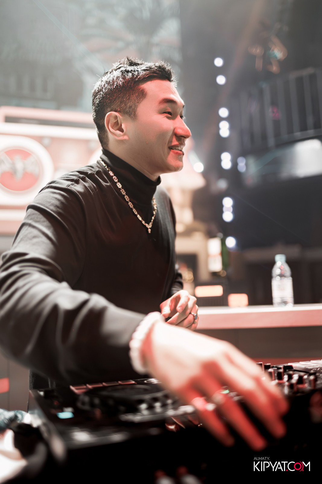 SANTA RAVE В НОЧНОМ КЛУБЕ SANTA BARBARA. КИПЯТКОМ АЛМАТЫ!