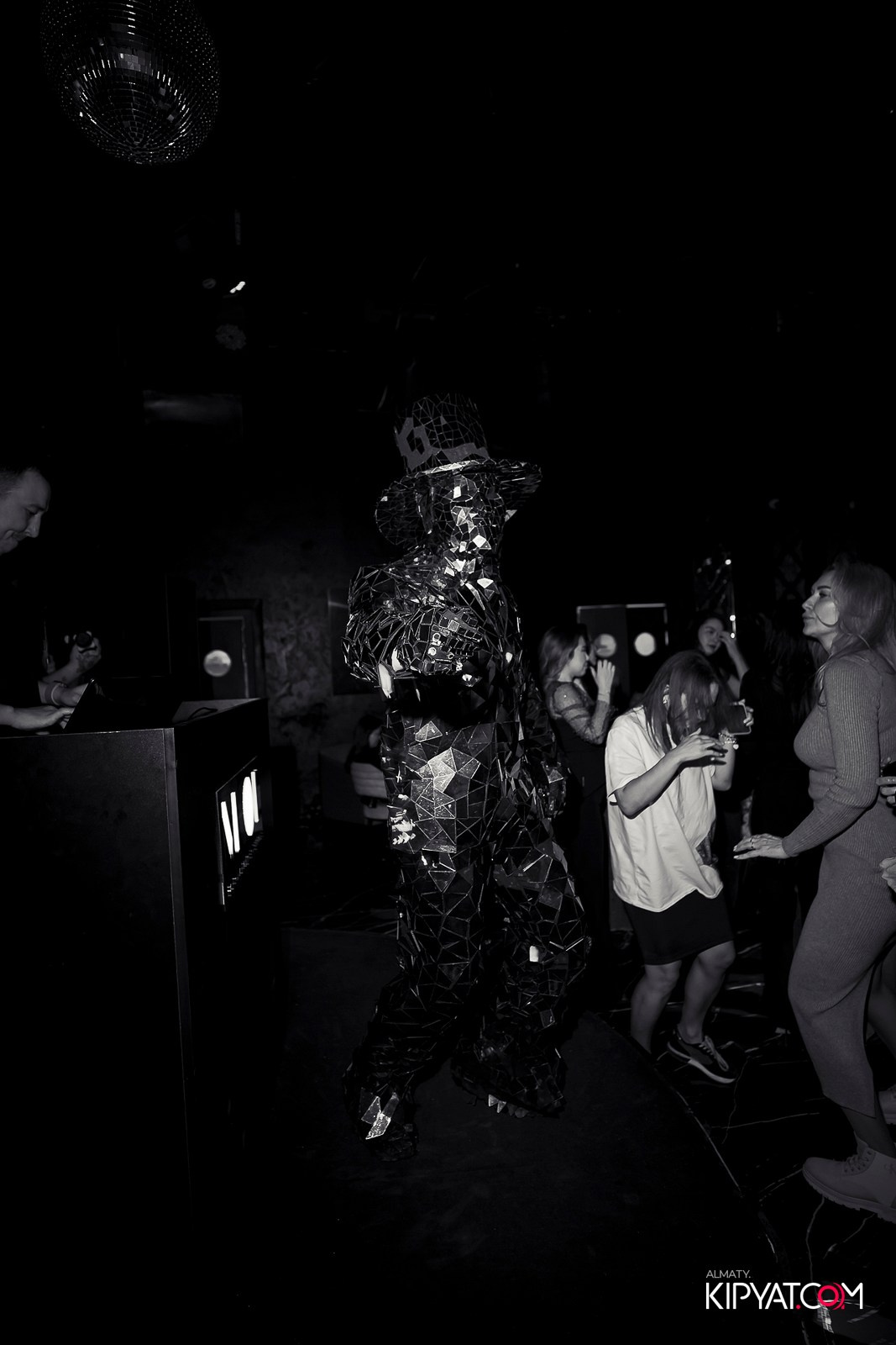 MOOD KARAOKE & TERRACE. КИПЯТКОМ АЛМАТЫ!