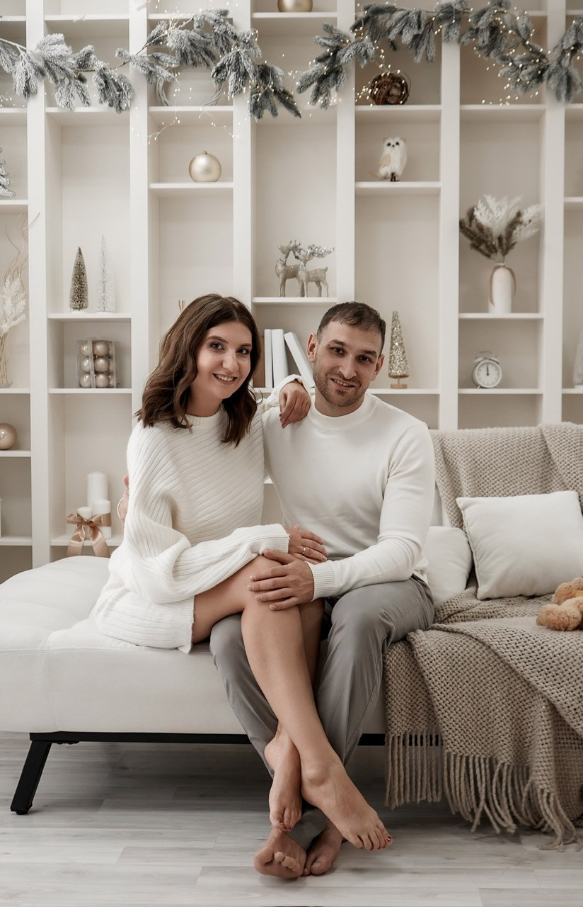 Семейный фотограф в Батайске и Ростове-на-Дону. Новогодняя фотосессия в студии Белый кролик. Свадебный фотограф в Ростове-на-Дону. Таинство Крещения и Венчания, семейные фотосессии. Алёна Чёботова