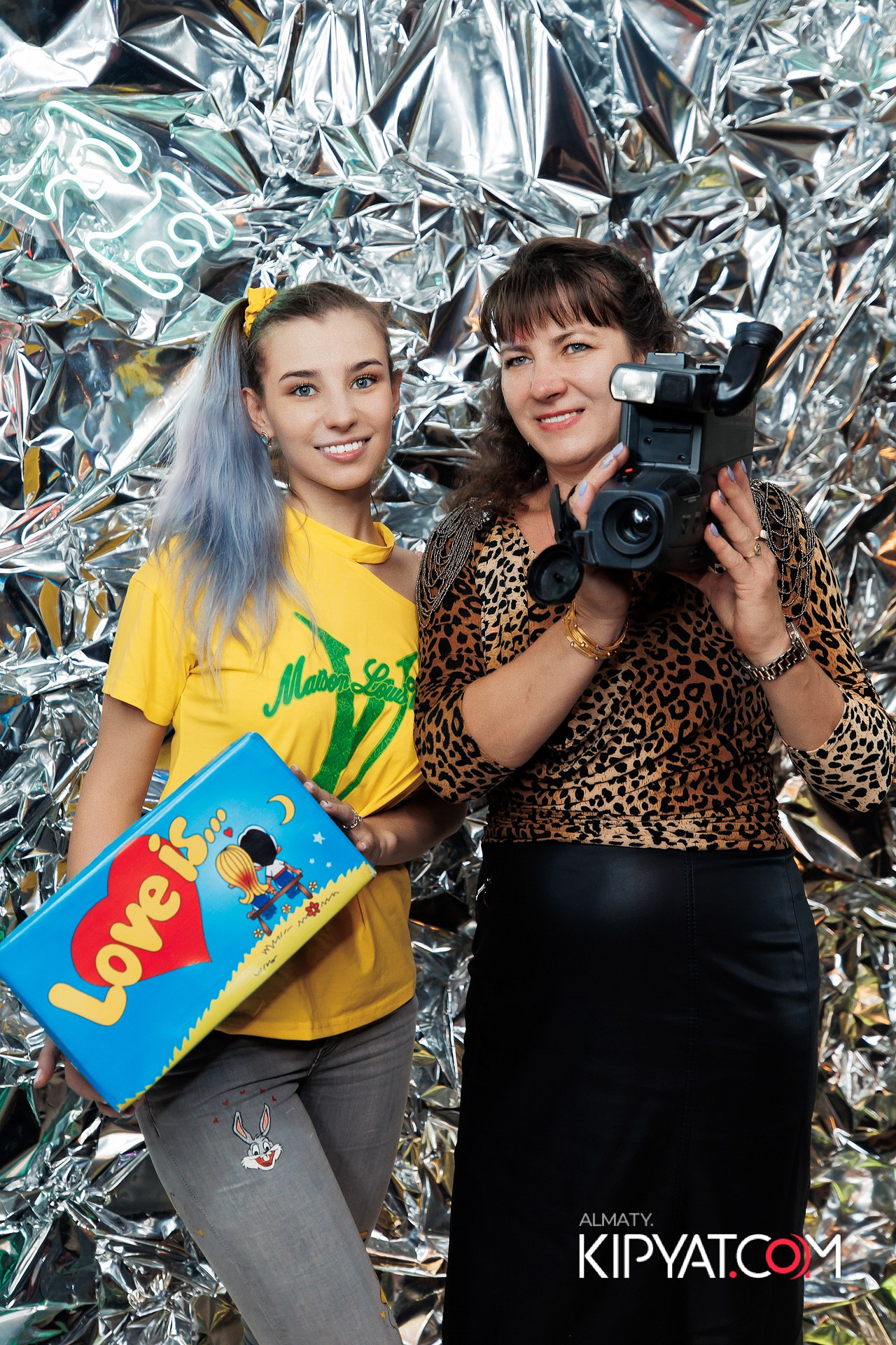 ВЕЧЕРИНКА 90Х КАФЕ CARAFE. КИПЯТКОМ АЛМАТЫ! Фотосъемка мероприятий в Алматы