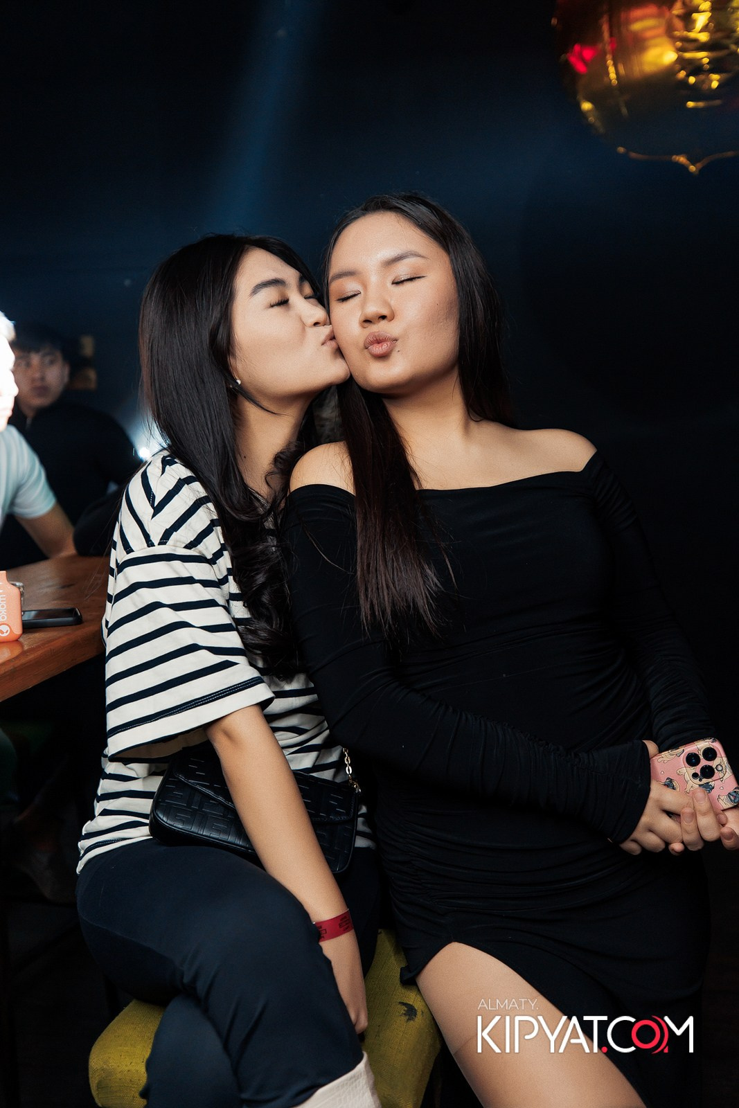 UYAT EMES BAR. КИПЯТКОМ АЛМАТЫ!