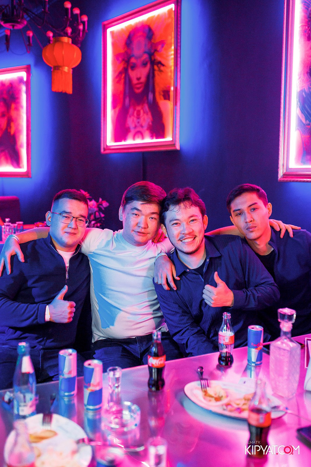 UYAT EMES BAR. КИПЯТКОМ АЛМАТЫ!