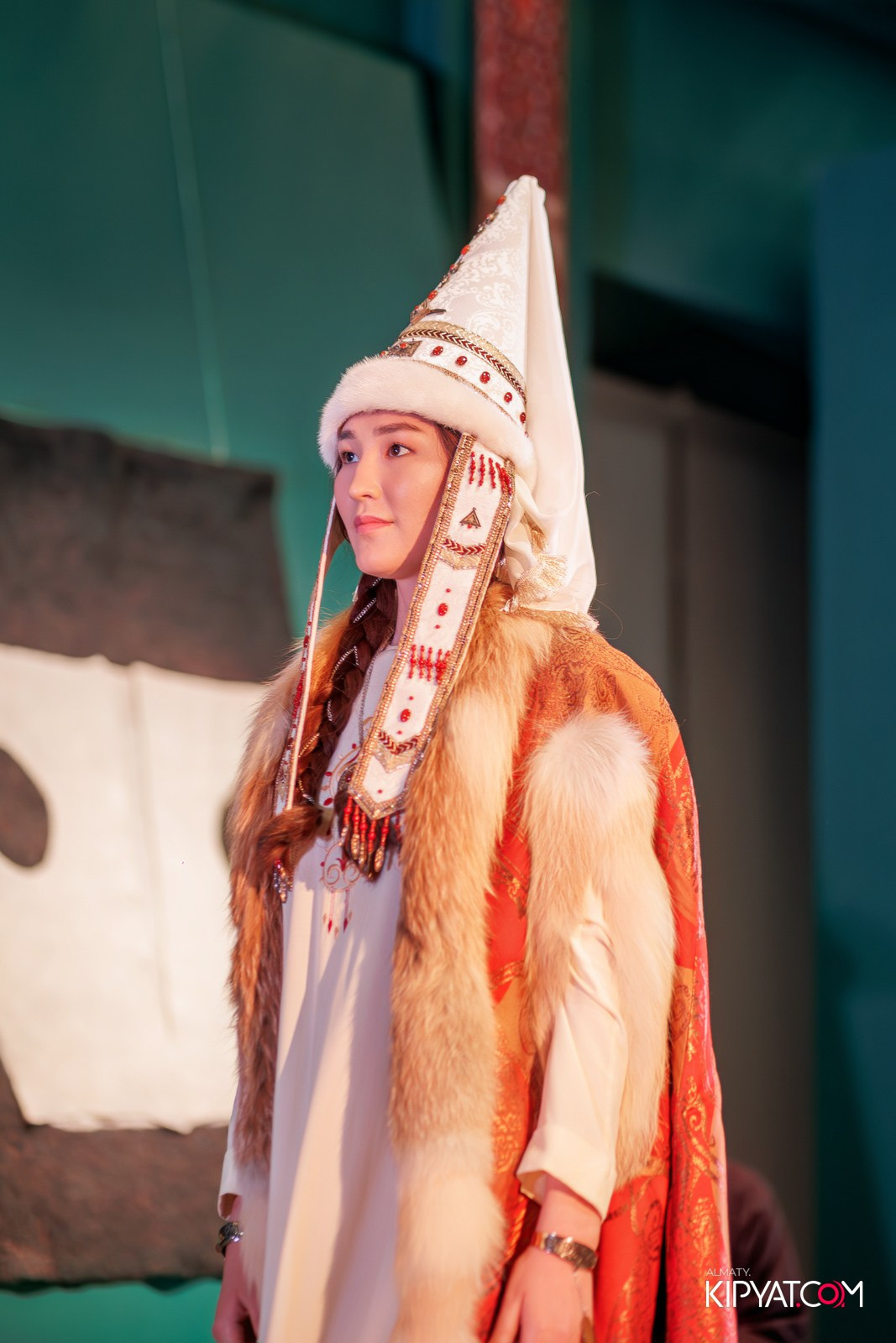 FASHION ПОКАЗ, КАЗАХСКОЙ НАЦИОНАЛЬНОЙ ОДЕЖДЫ. КИПЯТКОМ АЛМАТЫ!