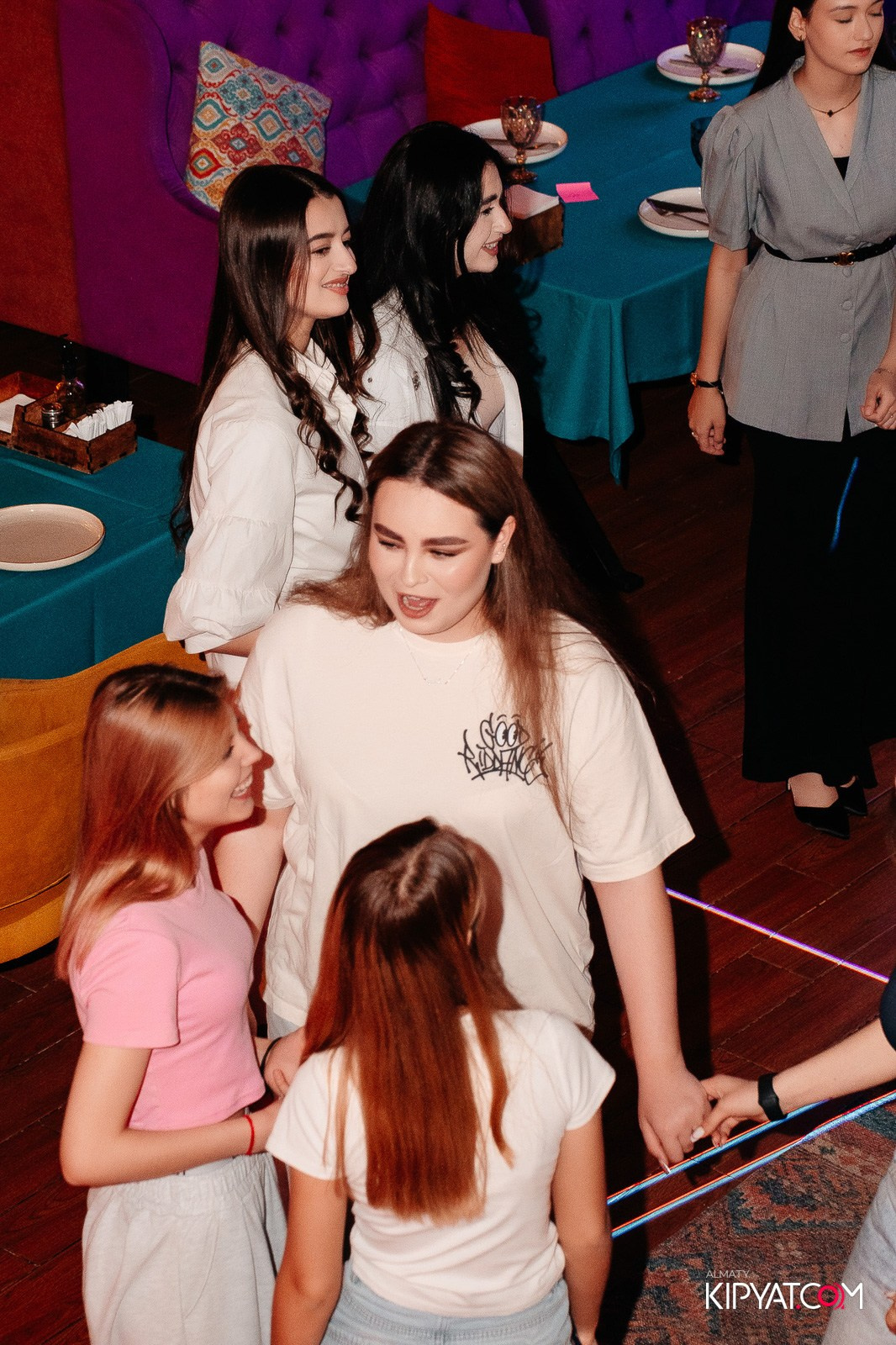 ГРУЗИНСКИЙ ДВОР НА КАБАНБАЙ БАТЫРА. КИПЯТКОМ АЛМАТЫ!