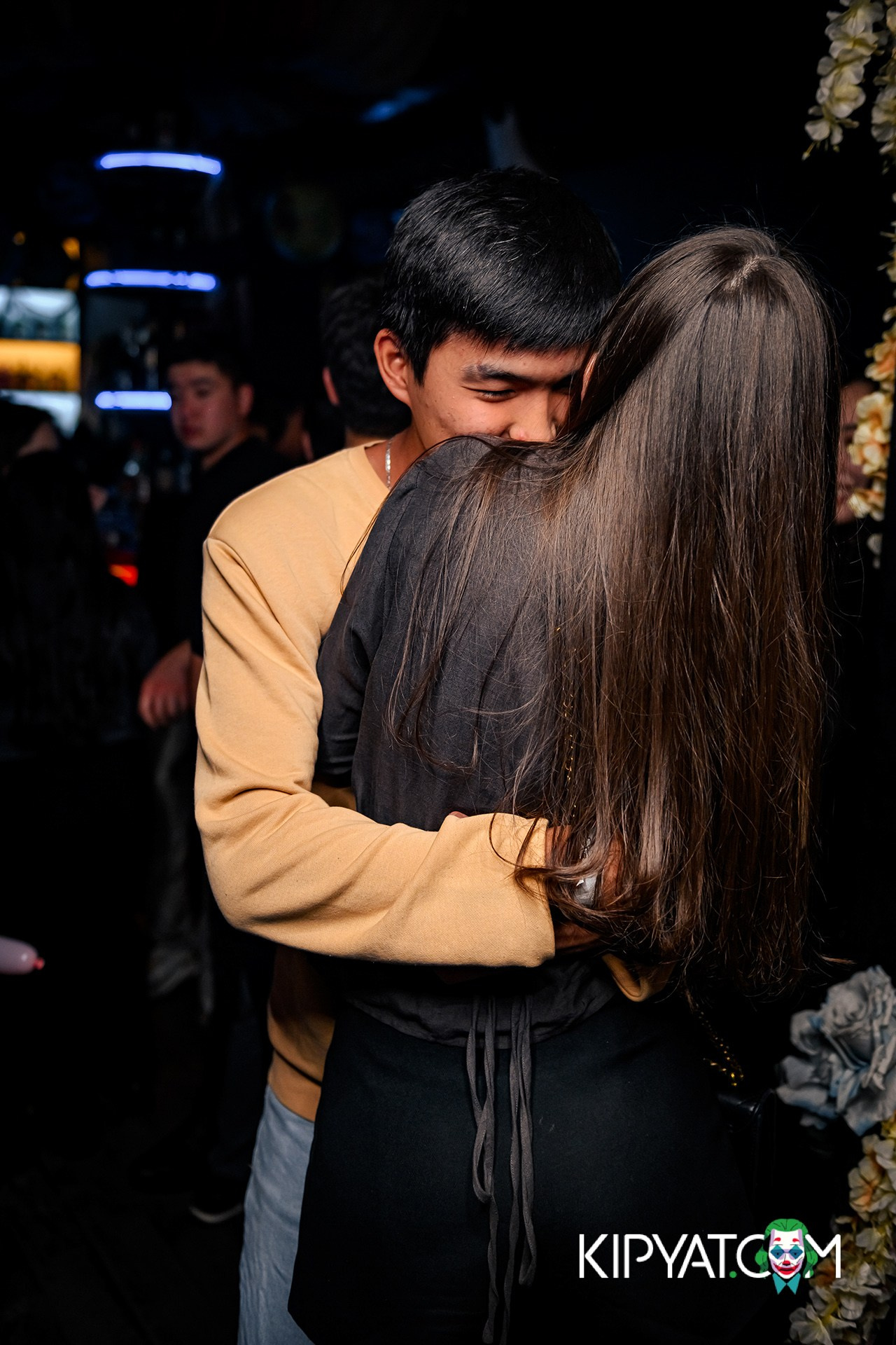 UYAT EMES BAR. КИПЯТКОМ АЛМАТЫ!