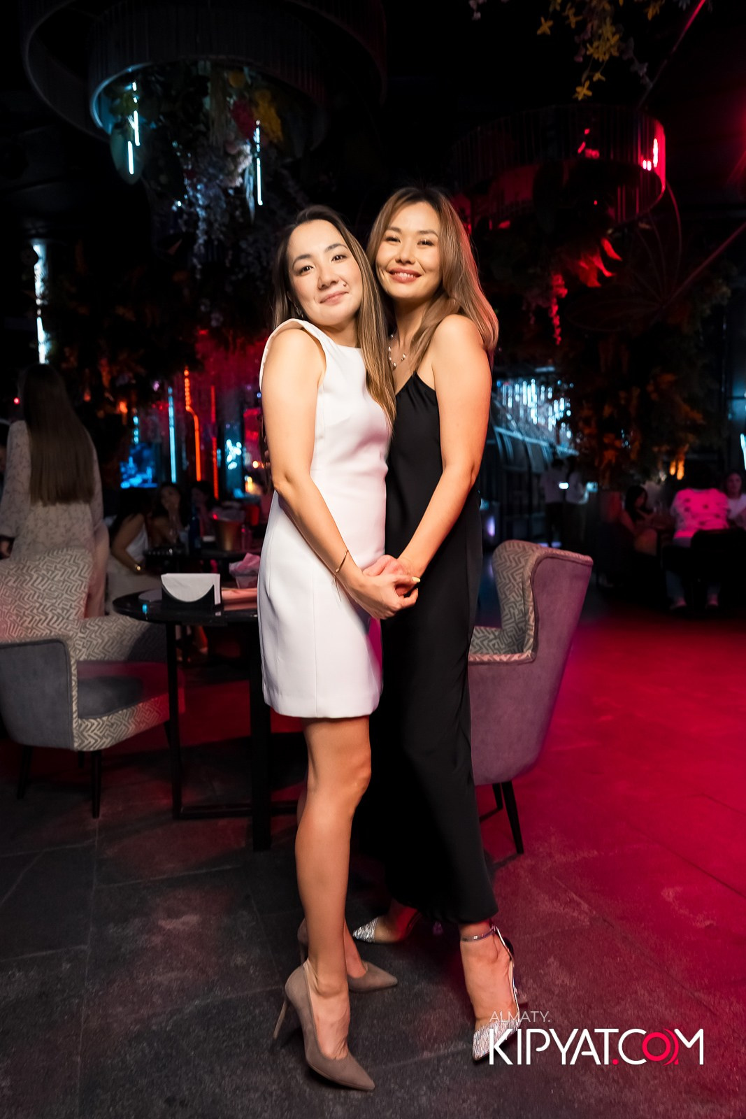 FRIENDS BAR & TERRACE. КИПЯТКОМ АЛМАТЫ!