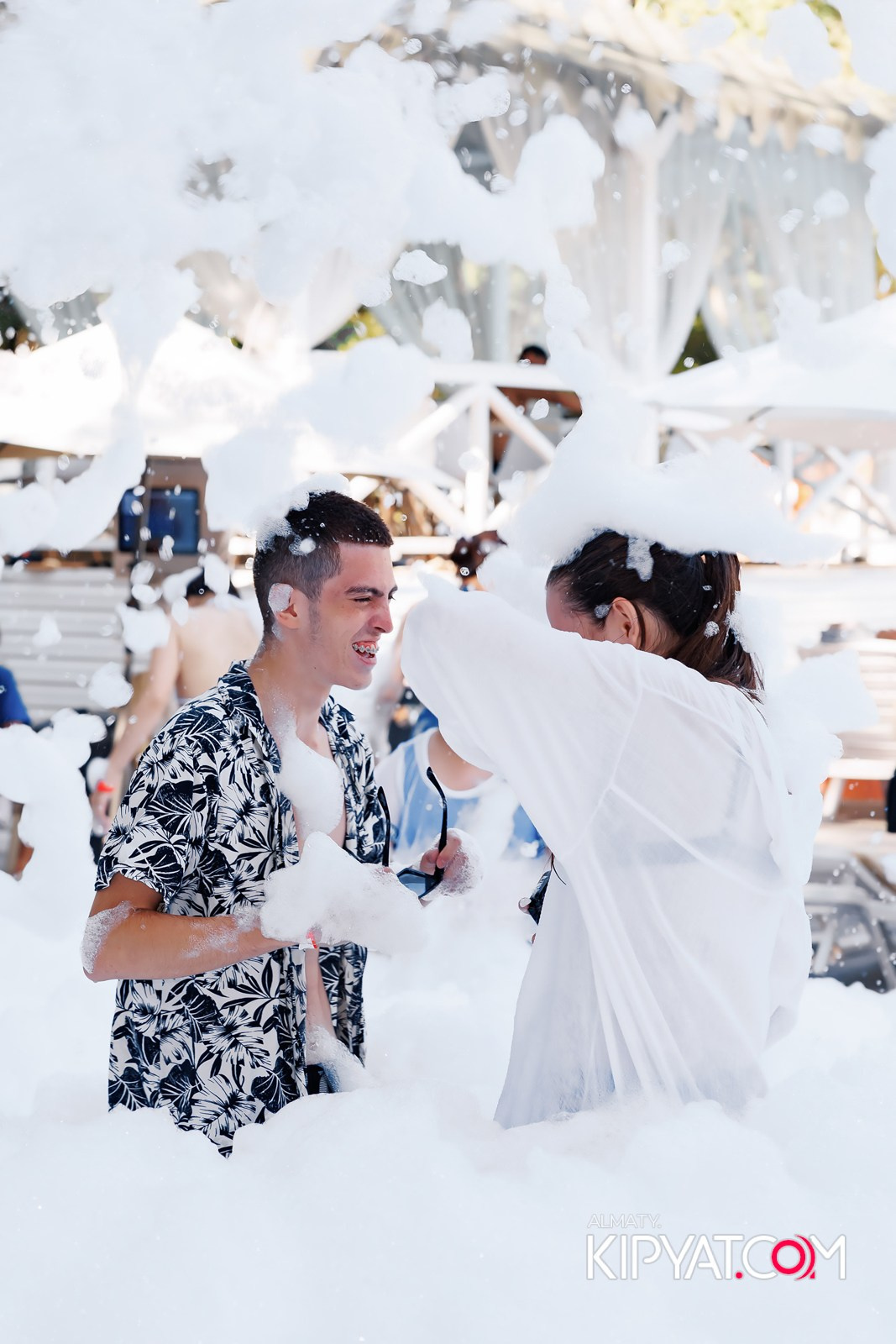 ПЕННАЯ ВЕЧЕРИНКА/ДЫМОВОЕ ШОУ/БАССЕЙН DELIGHT POOL. КИПЯТКОМ АЛМАТЫ!