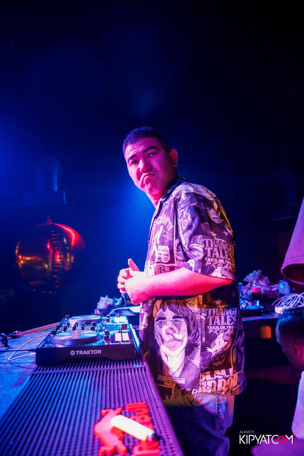 UYAT EMES BAR. КИПЯТКОМ АЛМАТЫ!