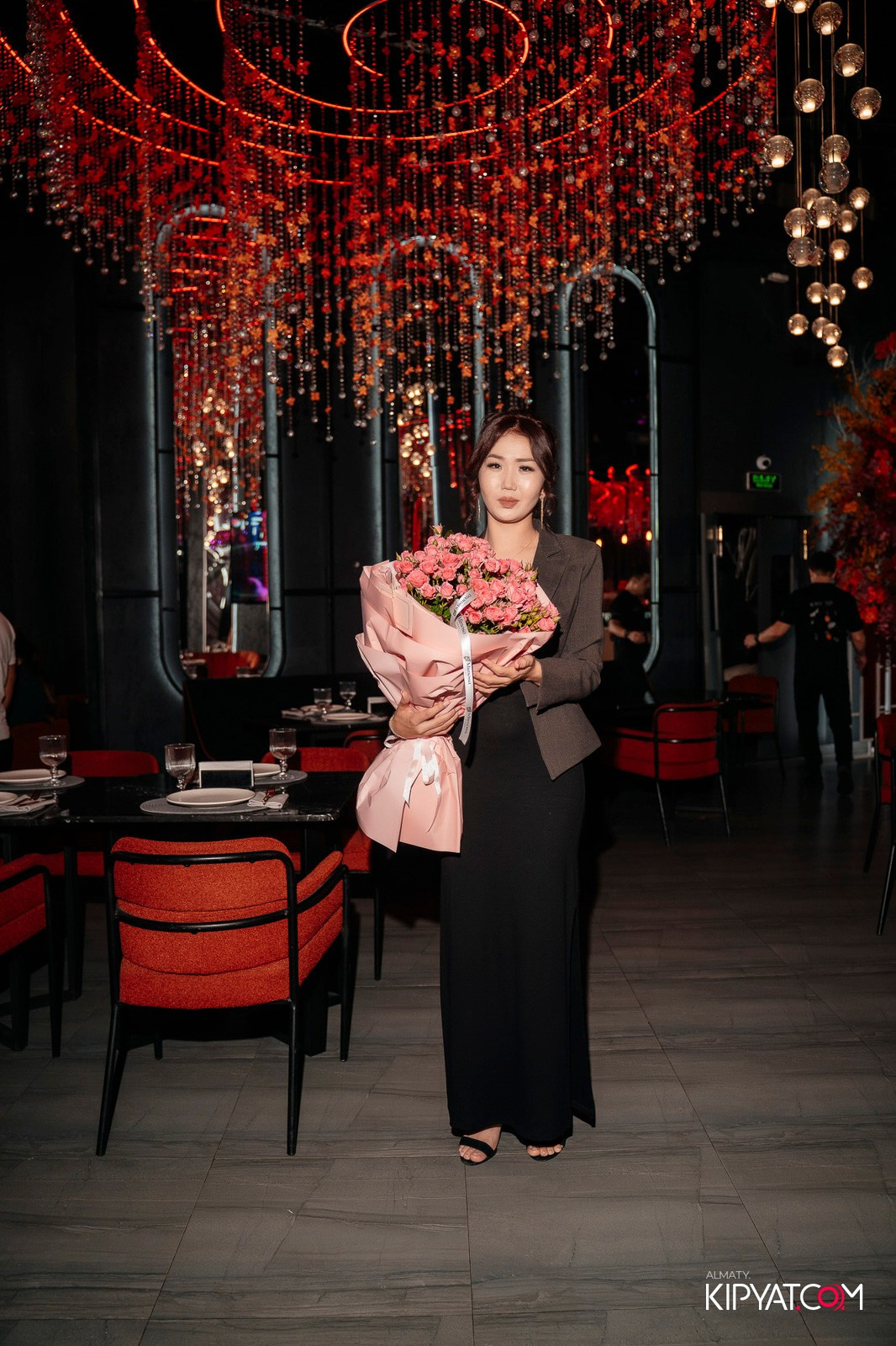 FRIENDS BAR & TERRACE. КИПЯТКОМ АЛМАТЫ!