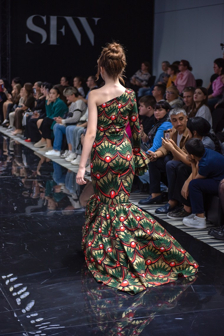 SochiFashionWeek2024 дизайнер Юлия Крылова. Семейный и коммерческий фотограф в Сочи Александр Бодунов