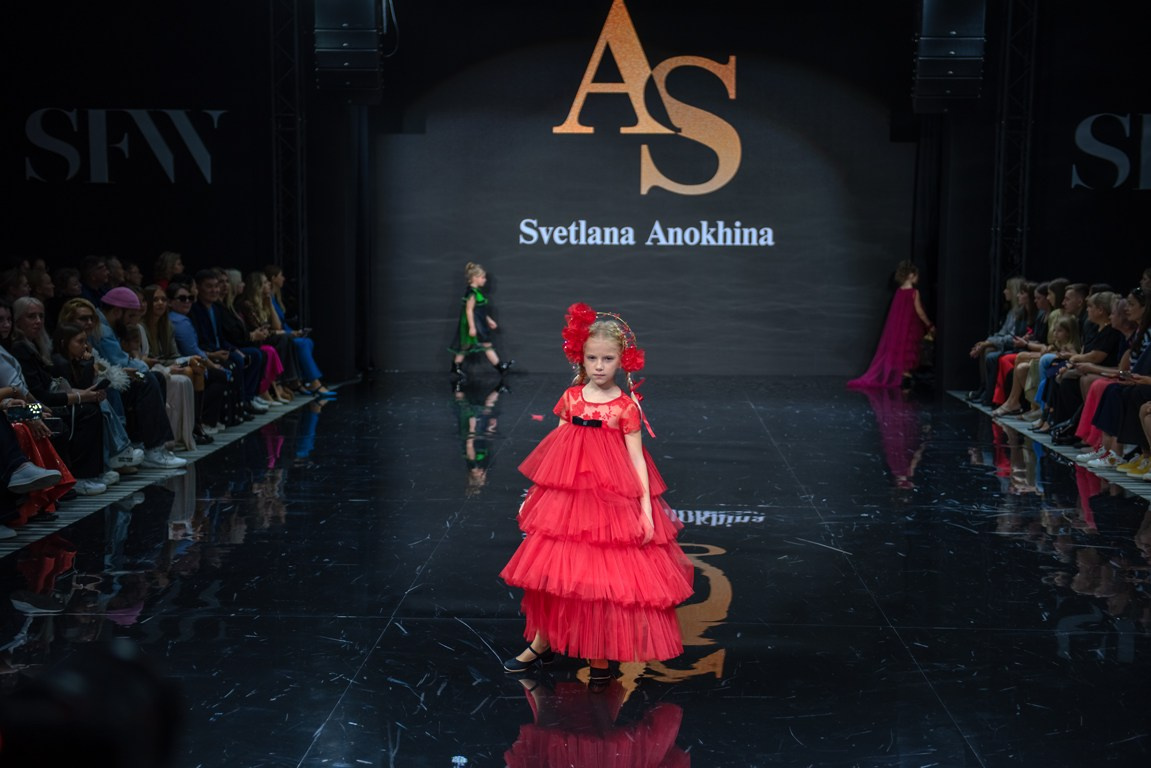 SochiFashionWeek2024 дизайнер Анохина Светлана. Семейный и коммерческий фотограф в Сочи Александр Бодунов