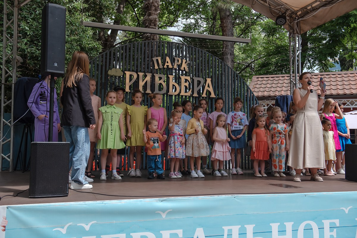Парк Ривьера дефиле HAPPYkids. Семейный и коммерческий фотограф в Сочи Александр Бодунов
