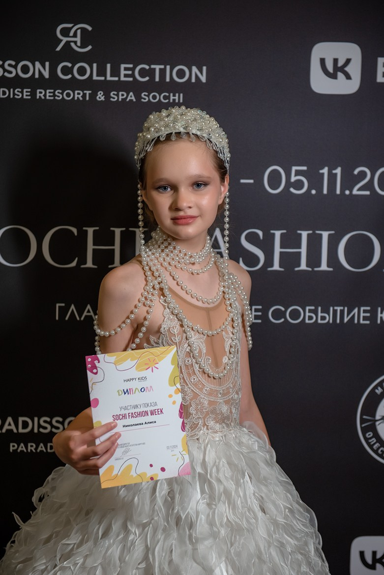 SochiFashionWeek2024 дизайнер Анохина Светлана. Семейный и коммерческий фотограф в Сочи Александр Бодунов