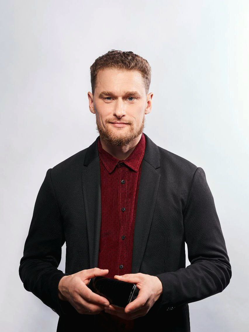 Евгений, 188 см, 50-52. KED Production — продакшн из СПб. Создаём фото, видео и контент, который помогает брендам и селлерам продавать больше