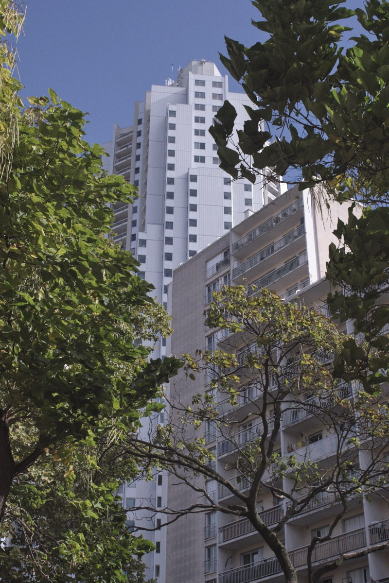 Showside. Eduard Savosin | Documentary & Portrait Photographer in Paris