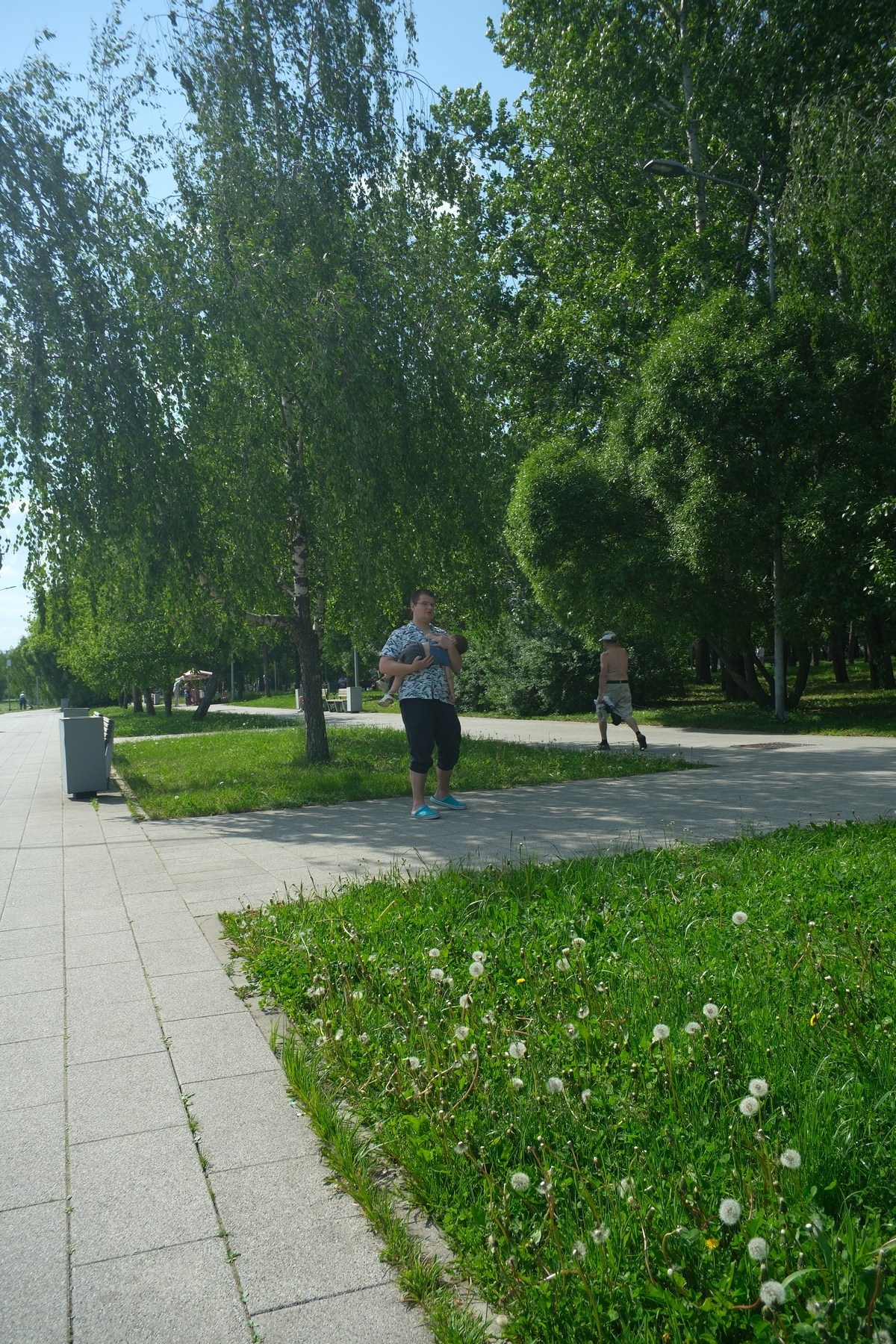 Парк 850 лет Москве. Снято на Voigtlander 18/2,8 Color-scopar. Улица, люди, жизнь…