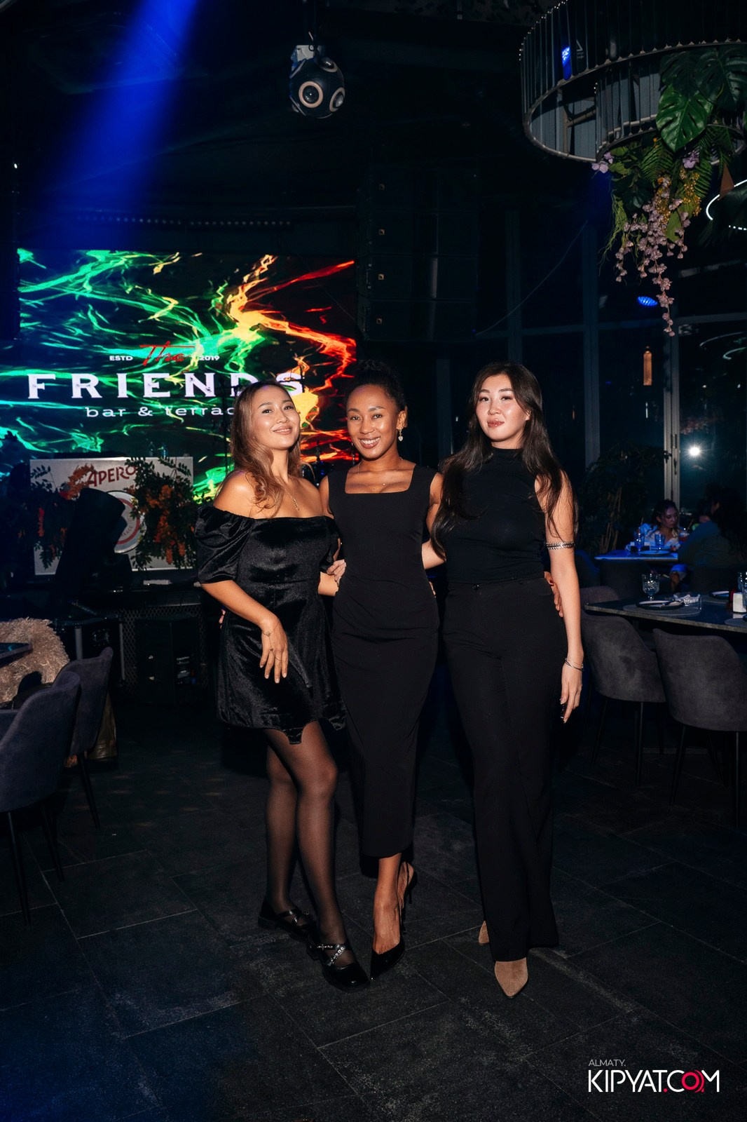 FRIENDS BAR & TERRACE. КИПЯТКОМ АЛМАТЫ!