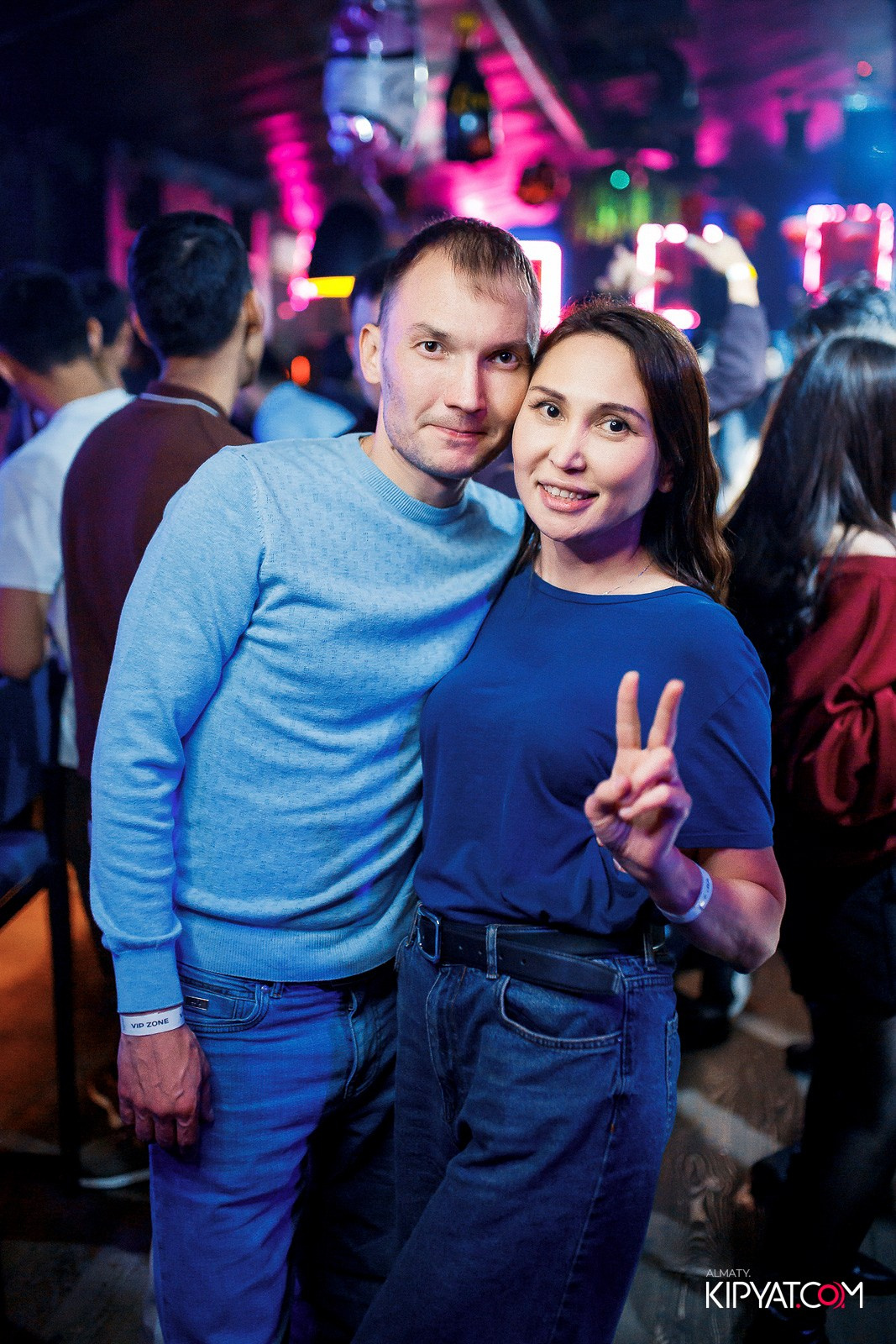 UYAT EMES BAR. КИПЯТКОМ АЛМАТЫ!