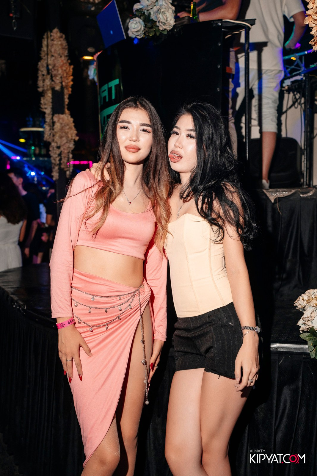 UYAT EMES BAR. КИПЯТКОМ АЛМАТЫ!