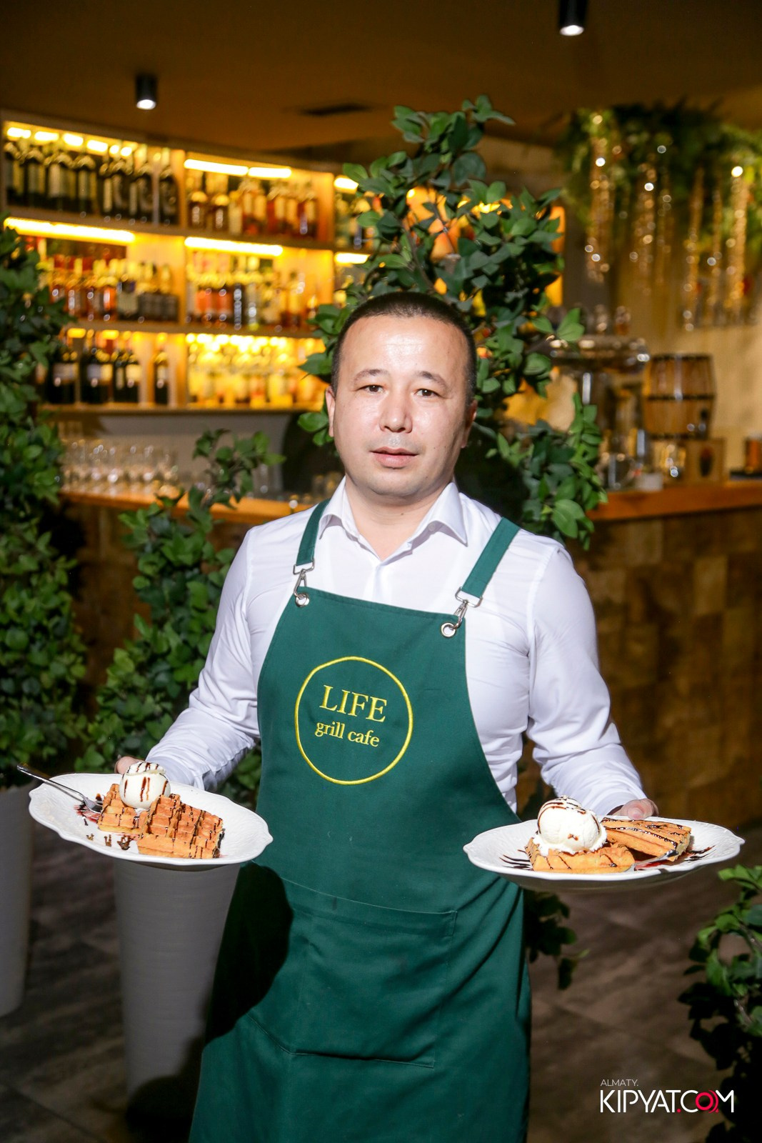 LIFE GRILL CAFE. КИПЯТКОМ АЛМАТЫ!