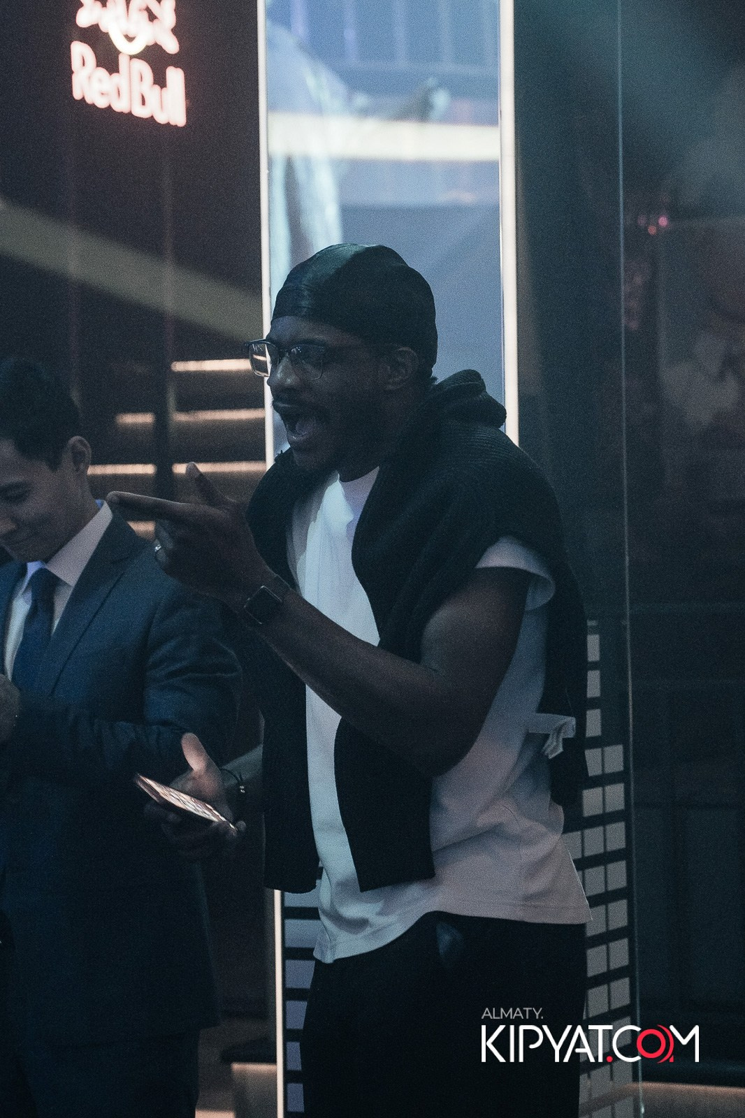 SANTA BARBARA — ВЫСТУПЛЕНИЕ LIZWI. КИПЯТКОМ АЛМАТЫ!