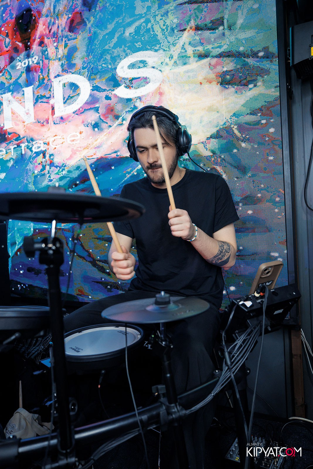 FRIENDS BAR & TERRACE. КИПЯТКОМ АЛМАТЫ!