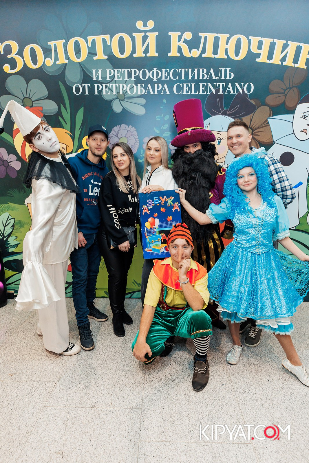 ЗОЛОТОЙ КЛЮЧИК И РЕТРОФЕСТИВАЛЬ ОТ РЕСТОБАРА CELENTANO. КИПЯТКОМ АЛМАТЫ!