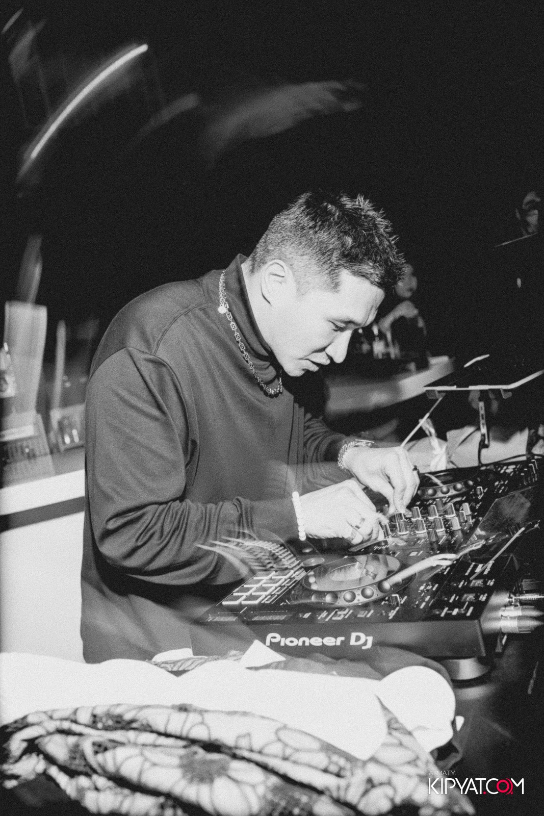 SANTA RAVE В НОЧНОМ КЛУБЕ SANTA BARBARA. КИПЯТКОМ АЛМАТЫ!