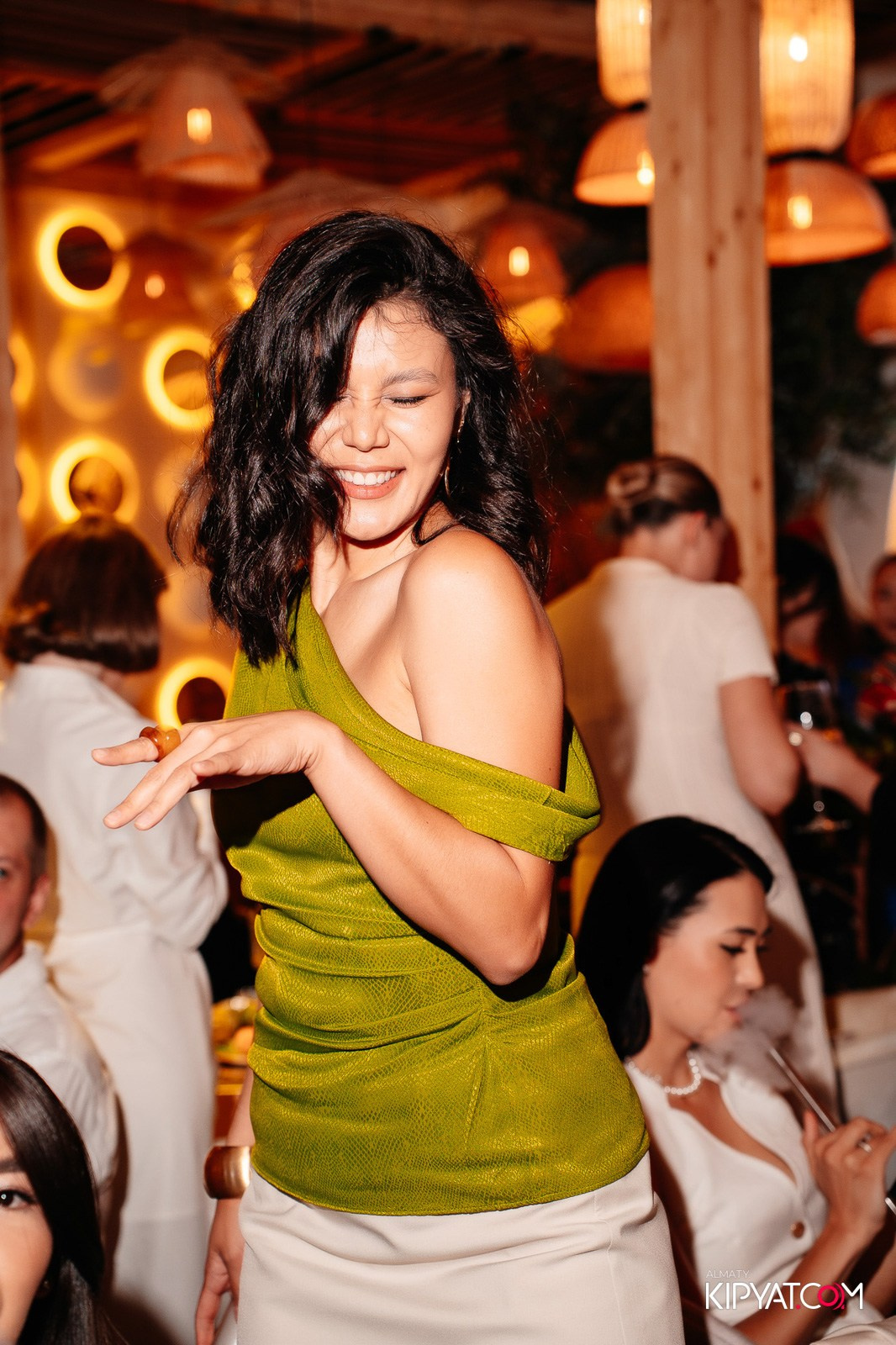 MOOD KARAOKE & TERRACE. КИПЯТКОМ АЛМАТЫ!