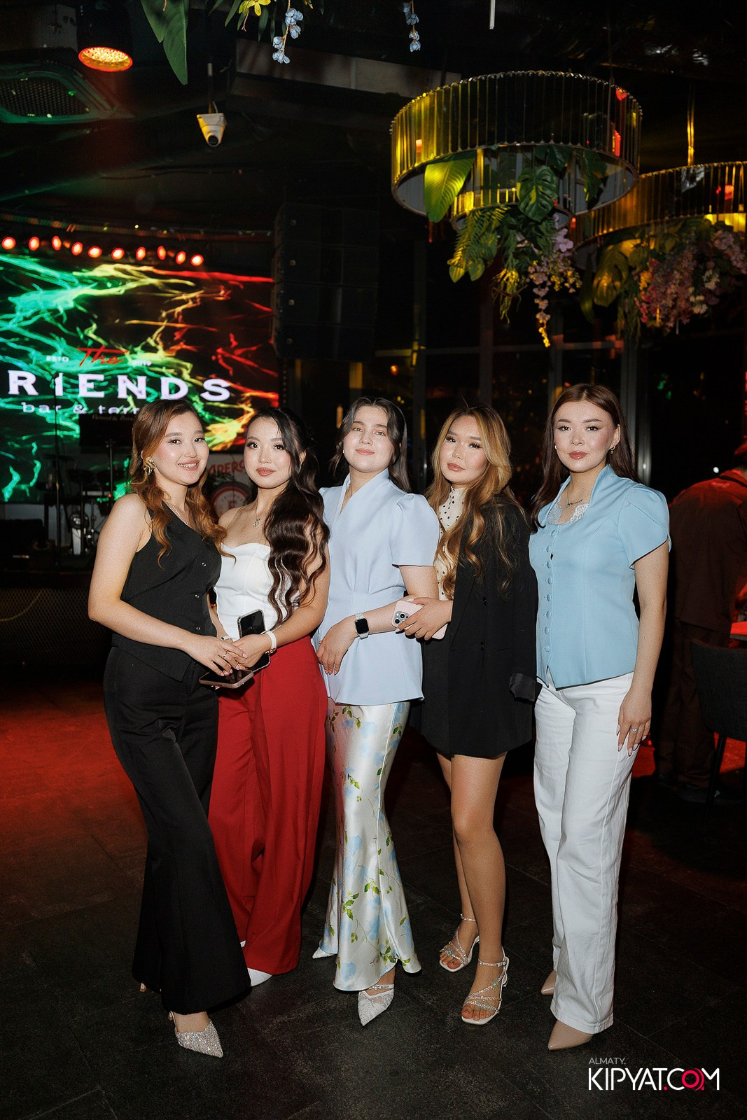 FRIENDS BAR & TERRACE. КИПЯТКОМ АЛМАТЫ! Фотосъемка мероприятий в Алматы