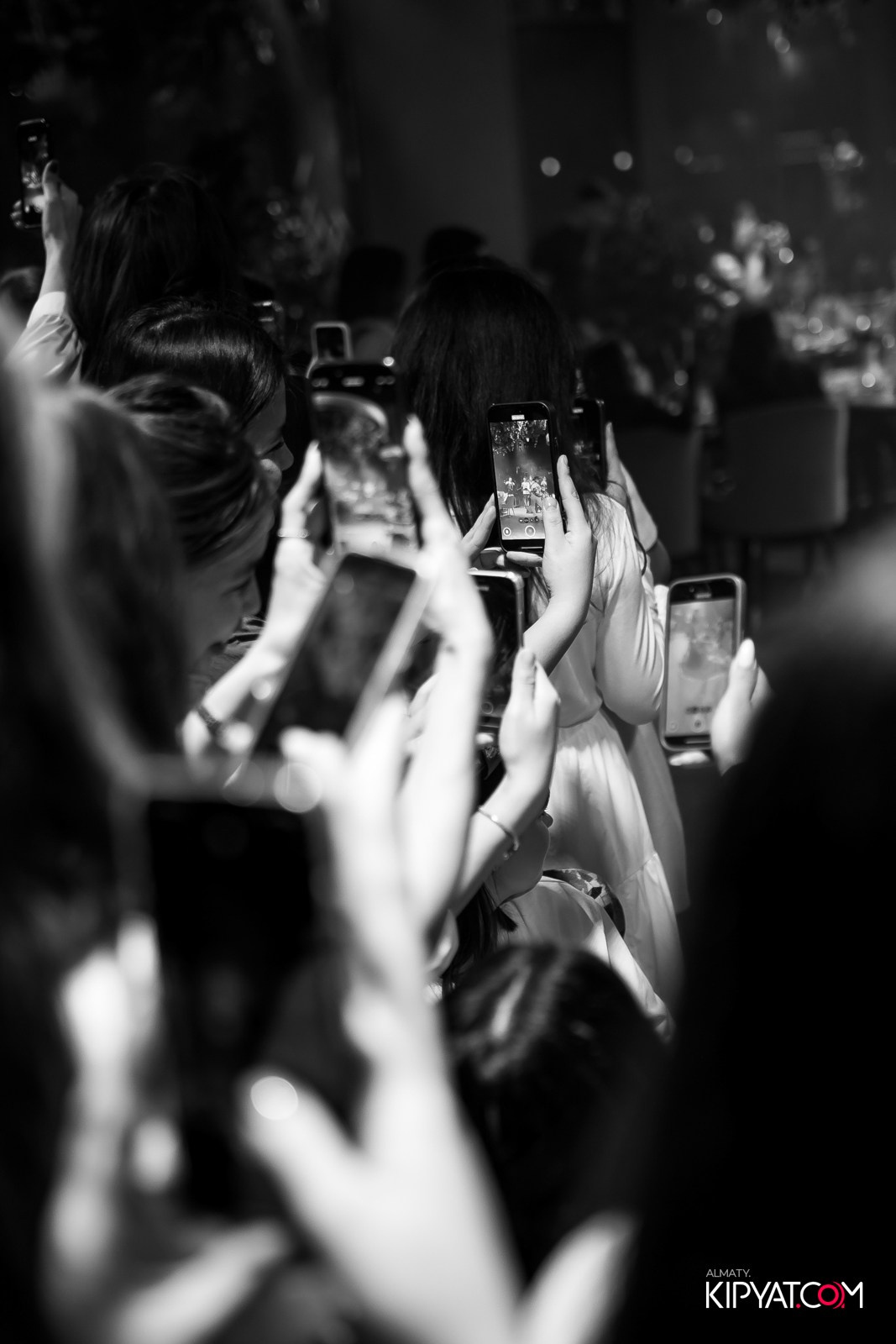 FRIENDS BAR & TERRACE. КИПЯТКОМ АЛМАТЫ!