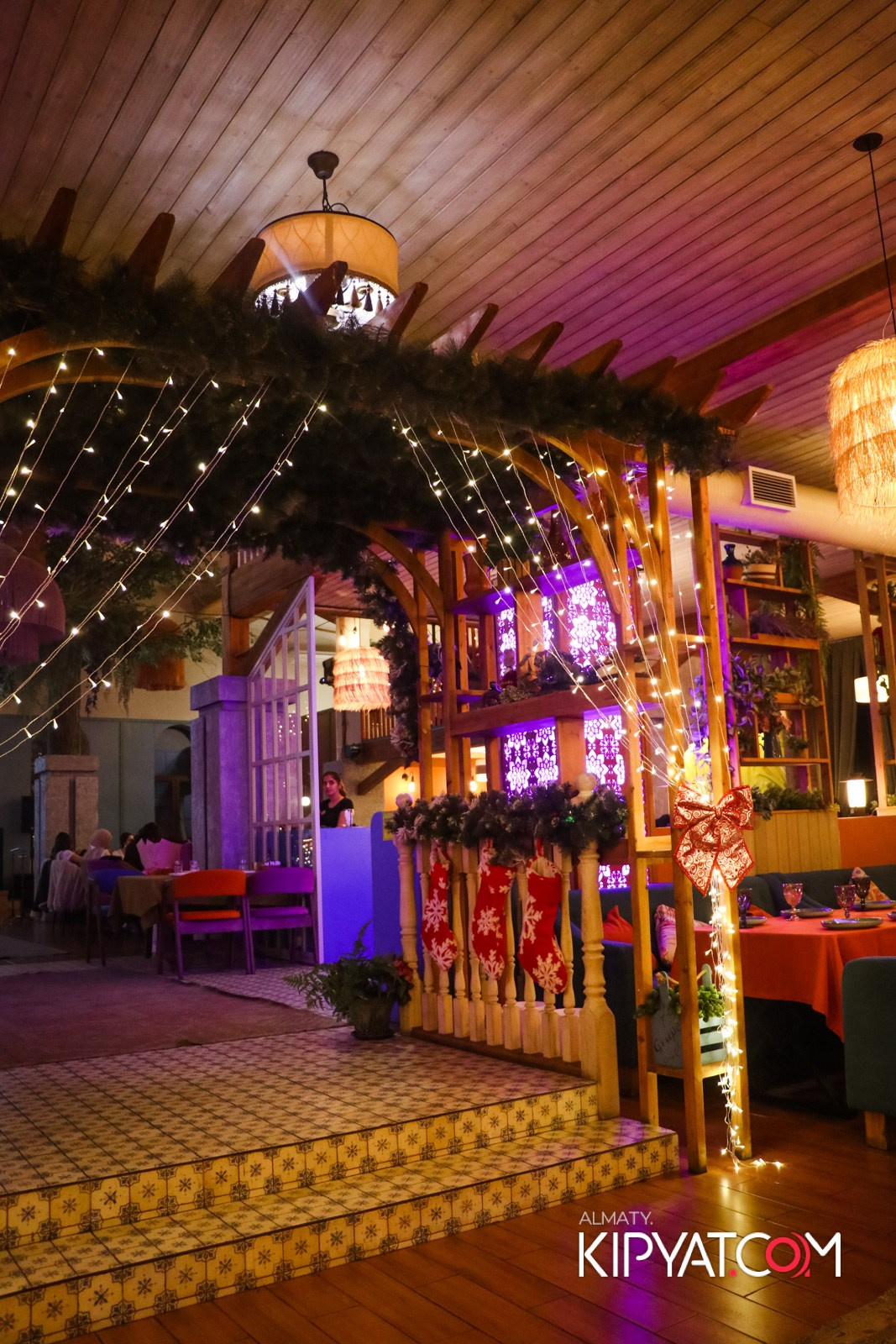 ГРУЗИНСКИЙ ДВОР НА КАБАНБАЙ БАТЫРА. КИПЯТКОМ АЛМАТЫ!