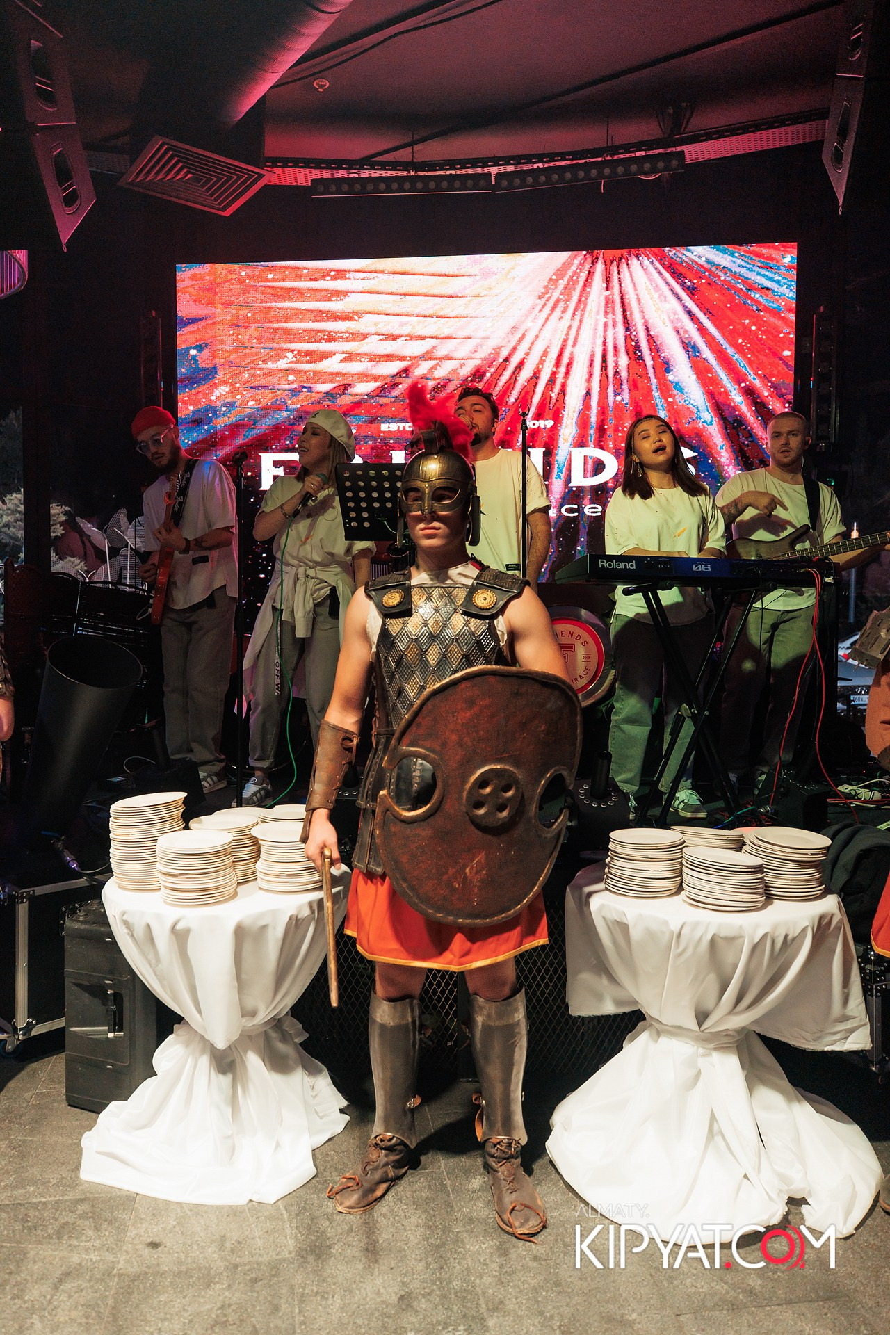 Friends bar & terrace. КИПЯТКОМ АЛМАТЫ!