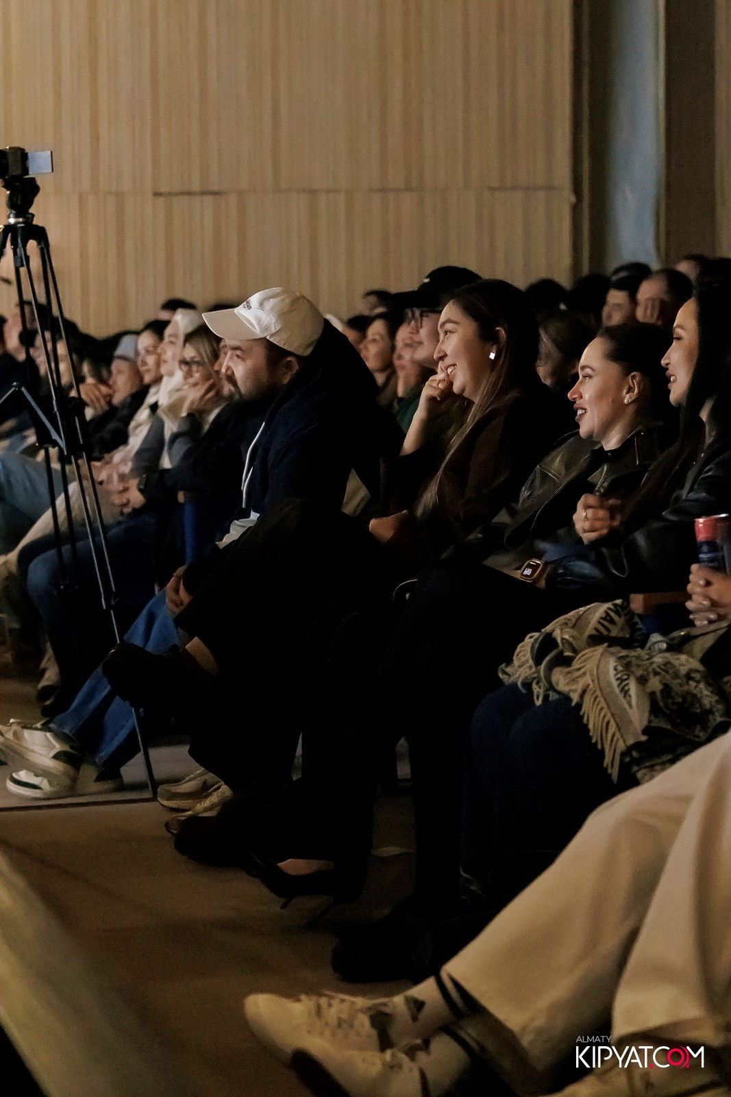 ИМПРОВИЗАЦИОННОЕ STAND UP ШОУ. КИПЯТКОМ АЛМАТЫ! Фотосъемка мероприятий в Алматы