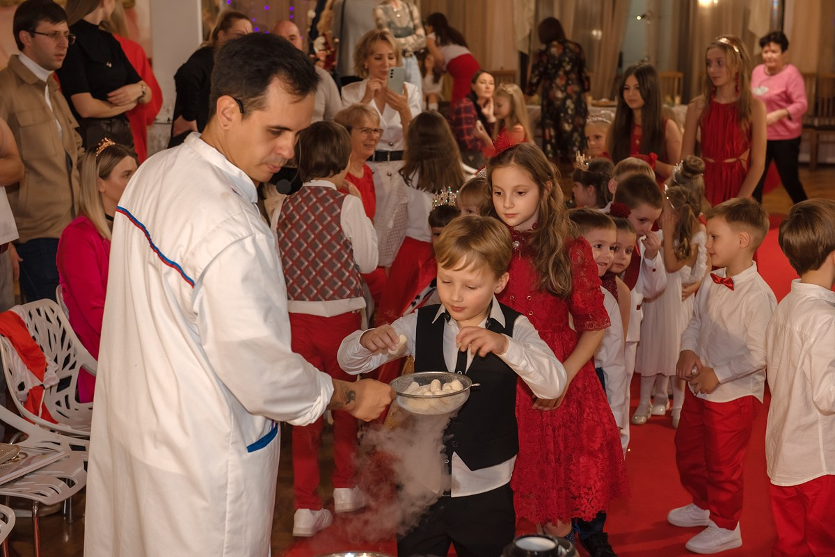 Выпускной в детской школе моделей HAPPYkids 2024. Семейный и коммерческий фотограф в Сочи Александр Бодунов