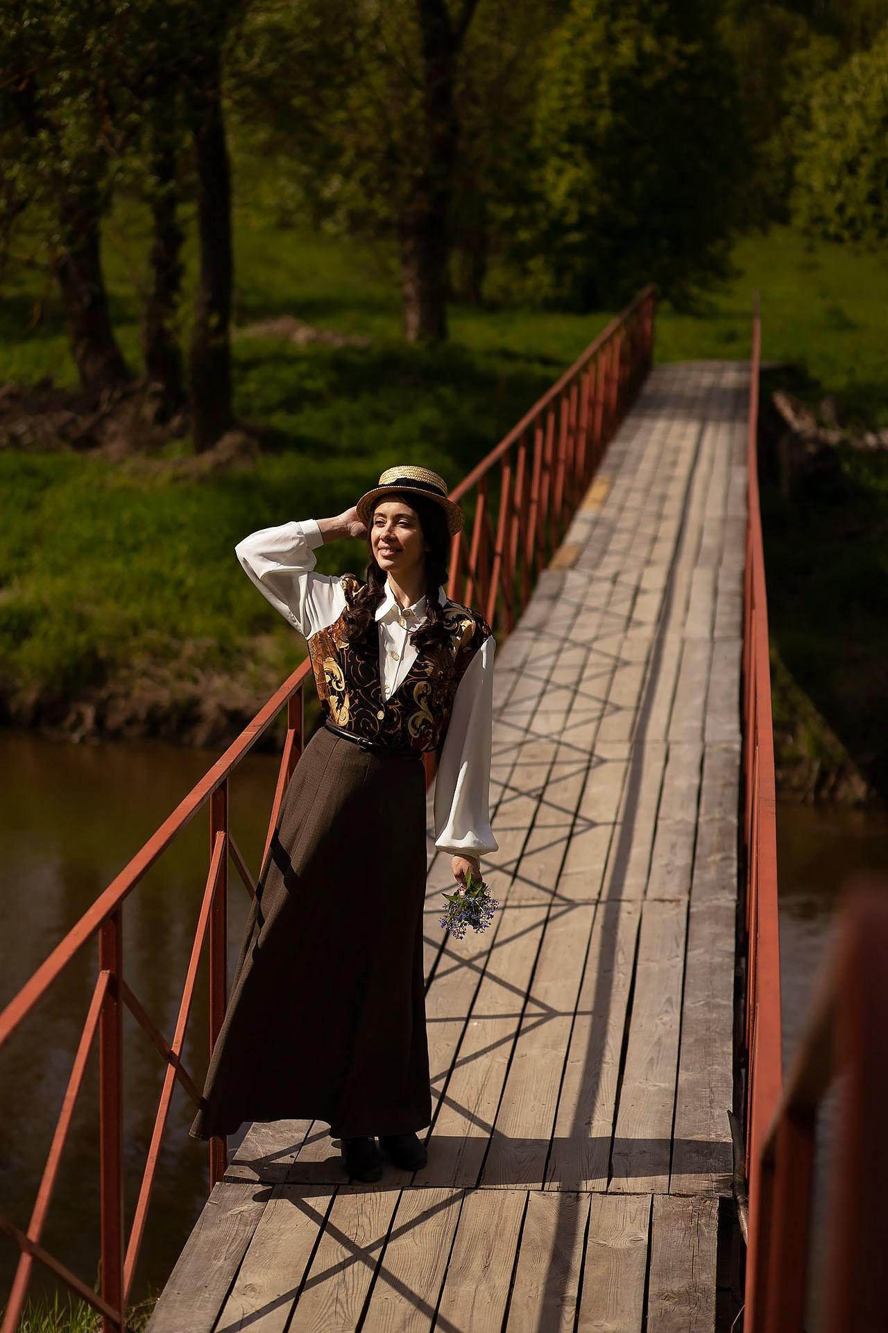 Энн на мосту. Художественная винтажная фотография