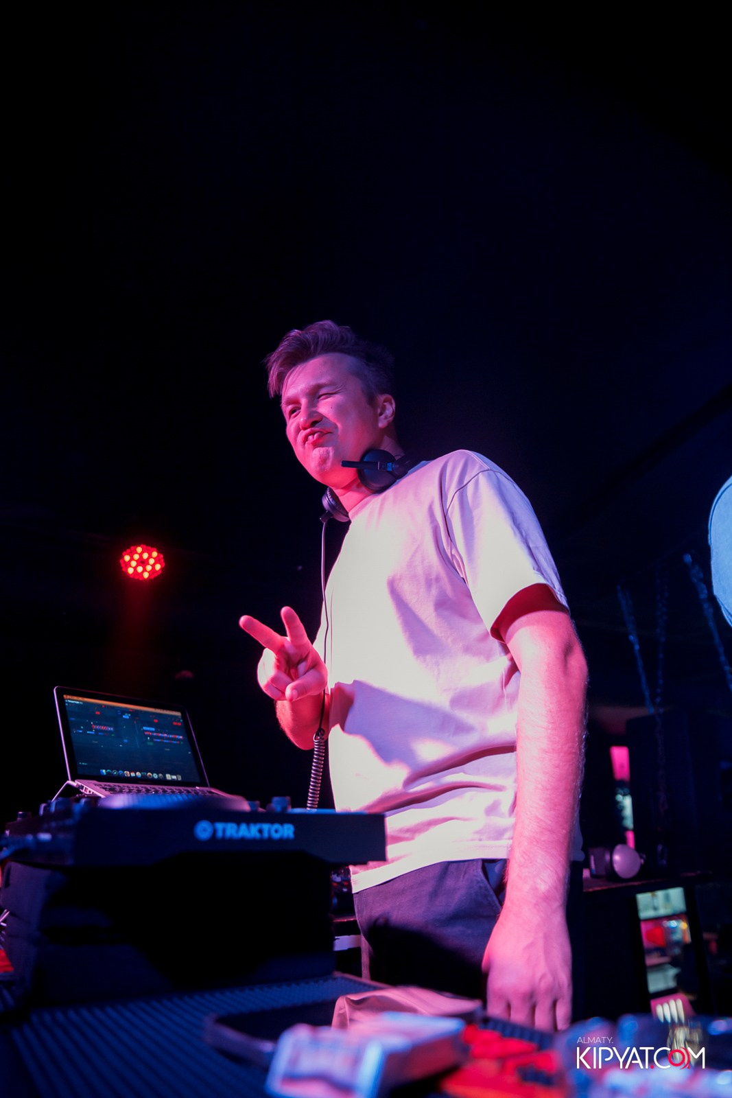 UYAT EMES BAR. КИПЯТКОМ АЛМАТЫ!