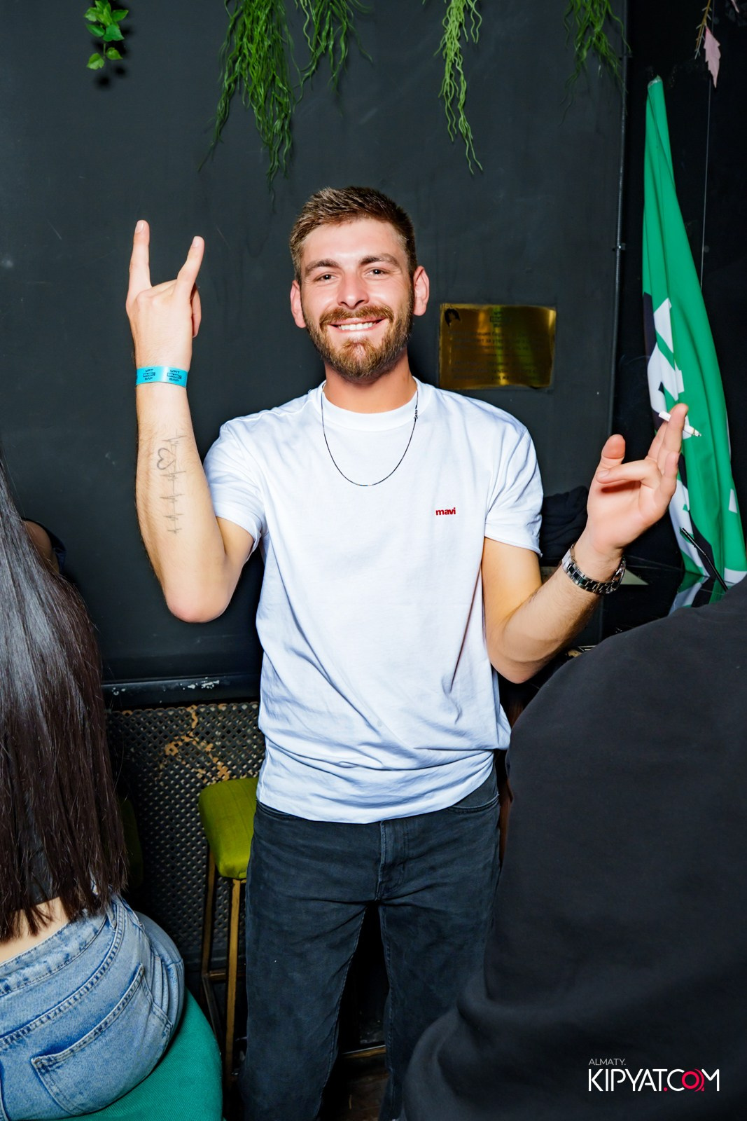 UYAT EMES BAR. КИПЯТКОМ АЛМАТЫ!