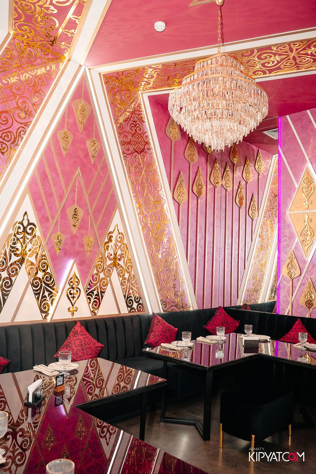 MOOD KARAOKE & TERRACE. КИПЯТКОМ АЛМАТЫ!