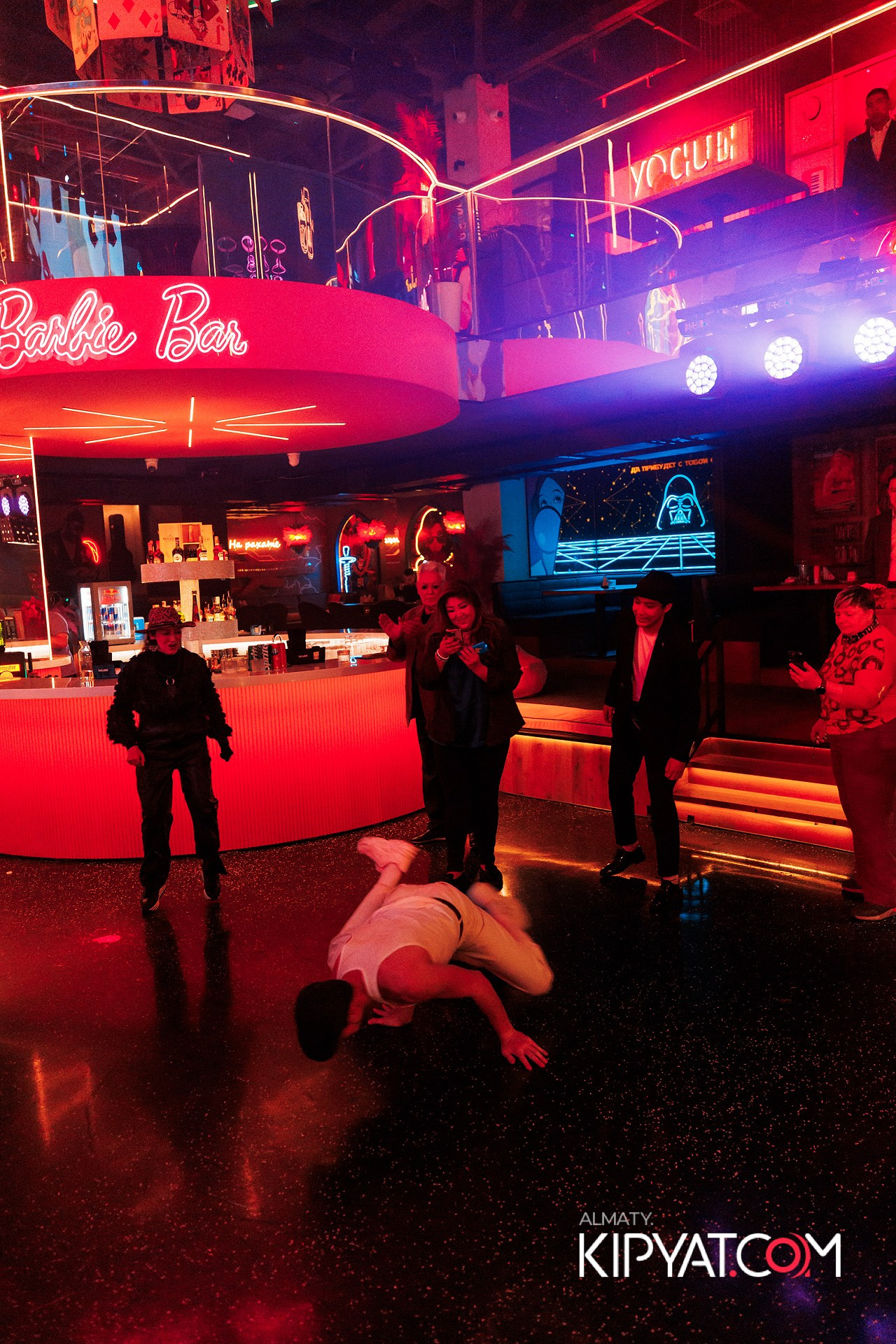 ПРЕЗЕНТАЦИЯ КНИГИ ВИКТОРА ЕЛИСЕЕВА. КИПЯТКОМ АЛМАТЫ!