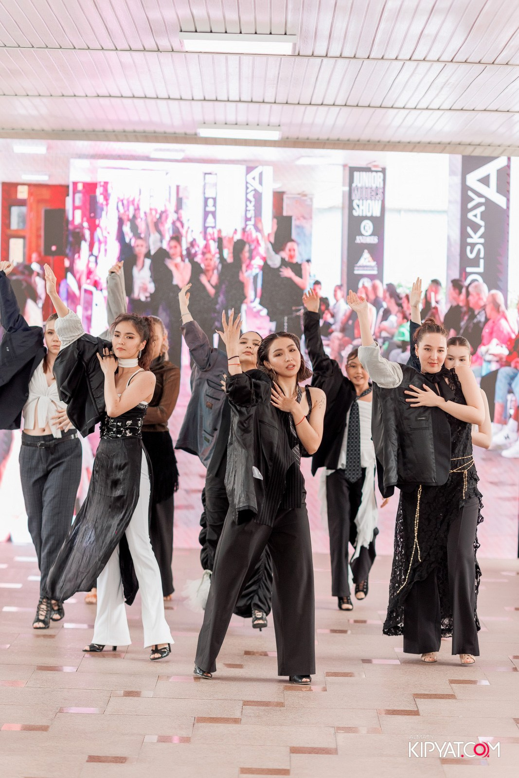 JUNIOR FASHION SHOW. КИПЯТКОМ АЛМАТЫ!