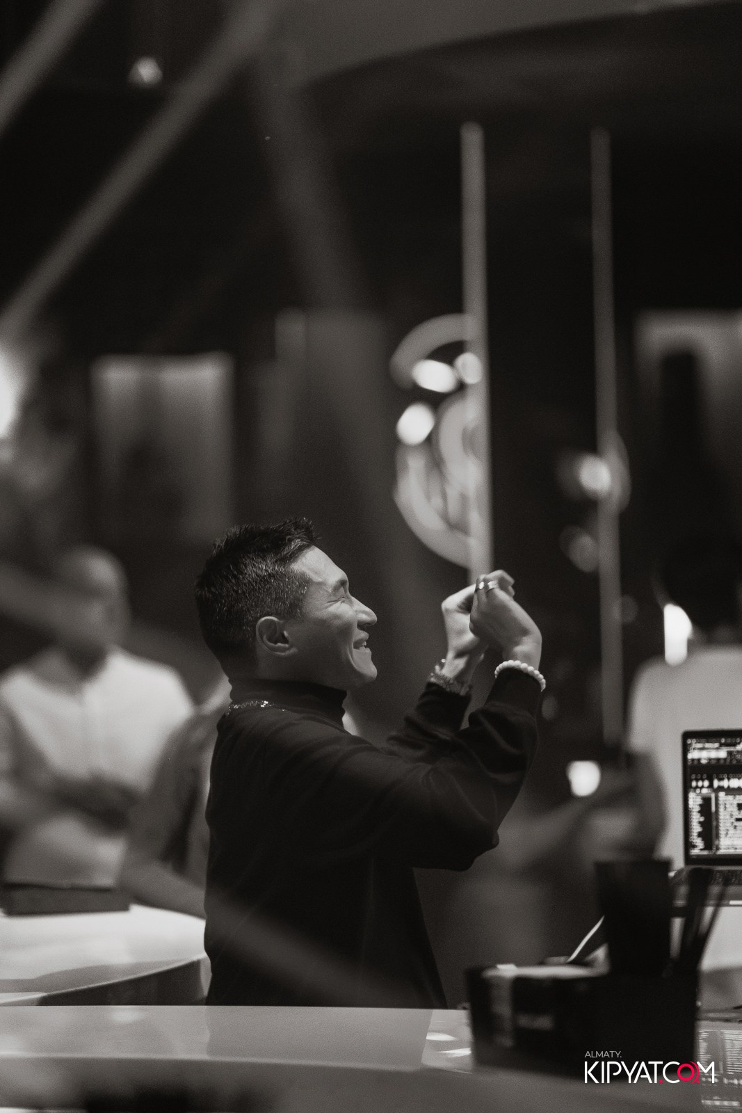 SANTA RAVE В НОЧНОМ КЛУБЕ SANTA BARBARA. КИПЯТКОМ АЛМАТЫ!