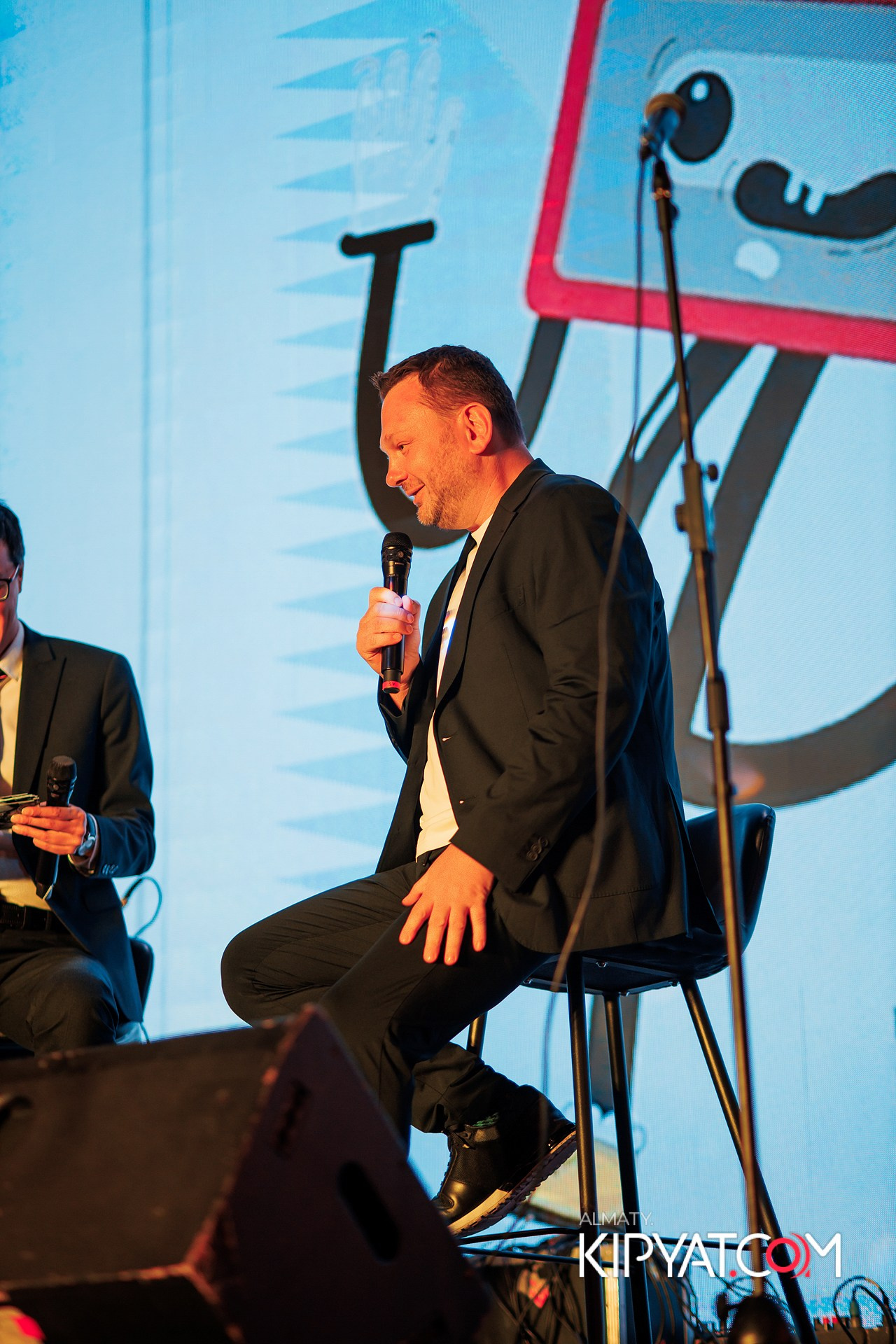 ПРЕЗЕНТАЦИЯ КНИГИ ВИКТОРА ЕЛИСЕЕВА. КИПЯТКОМ АЛМАТЫ!