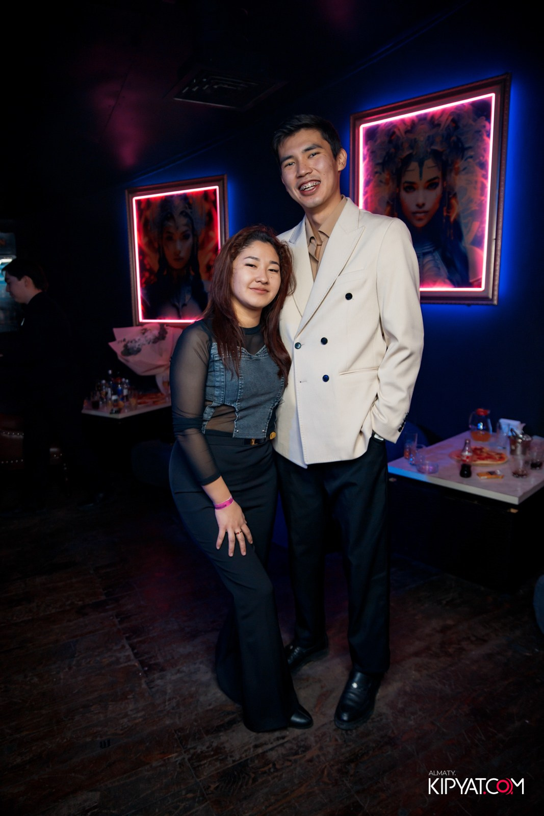 UYAT EMES BAR. КИПЯТКОМ АЛМАТЫ!