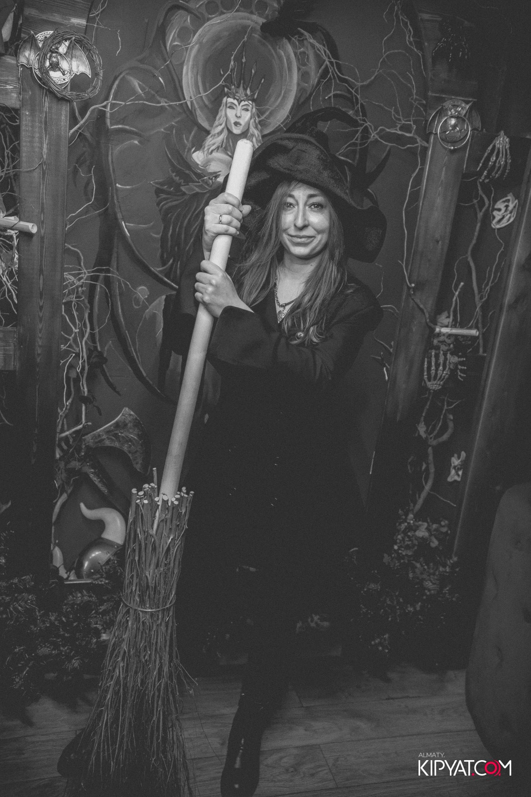 MERRY CREEPYSTMASS AND SPOOKY NEW YEAR — QUEEN OF THE DARKNESS BAR. КИПЯТКОМ АЛМАТЫ!