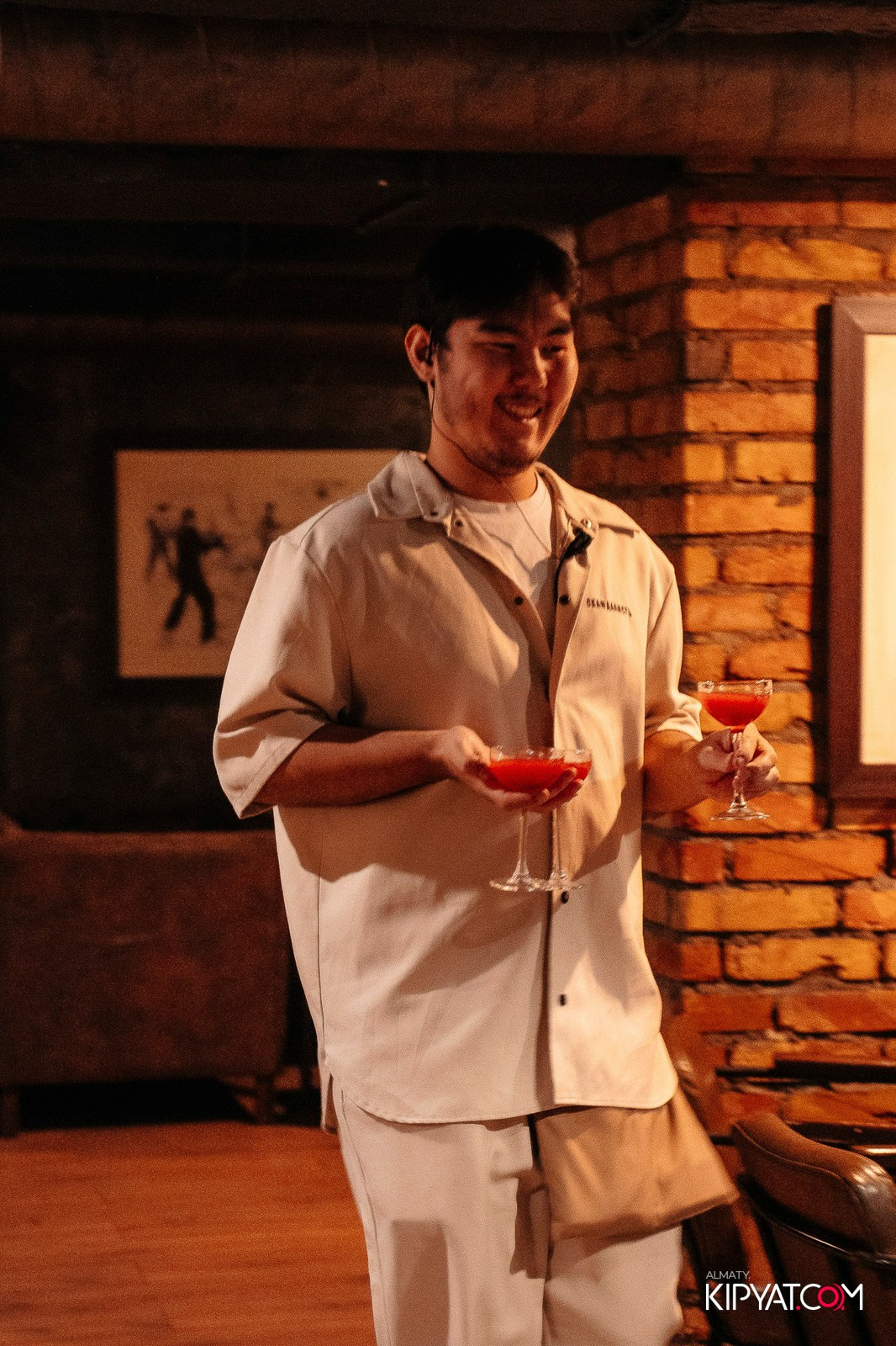 РЕСТО-БАР СКАНДАЛИСТЪ. КИПЯТКОМ АЛМАТЫ!