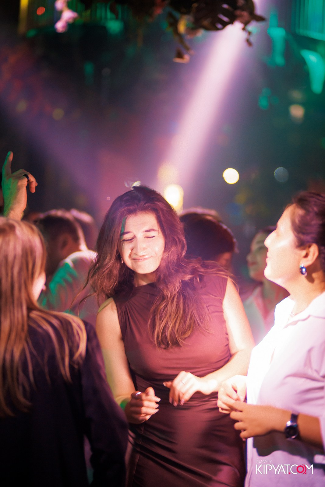 FRIENDS BAR & TERRACE. КИПЯТКОМ АЛМАТЫ!