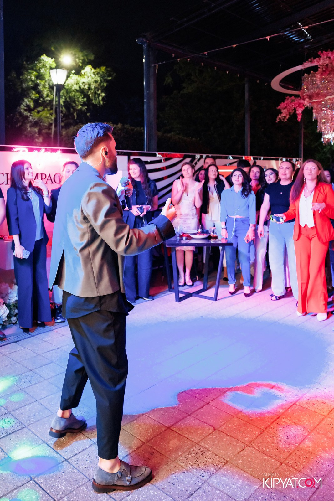 НОДАР РЕВИЯ В «ЗАЯ, НА БИС». КИПЯТКОМ АЛМАТЫ!